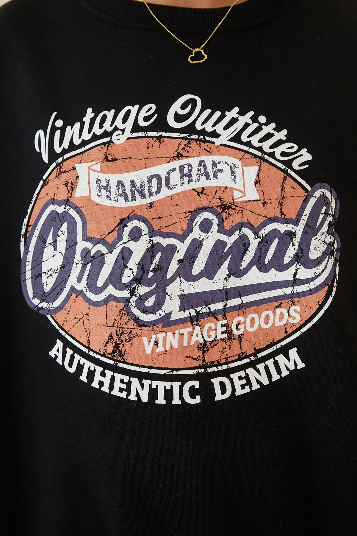 Happiness İstanbul  Schwarzes Sweatshirt mit Relief-Print für Damen DZ00003