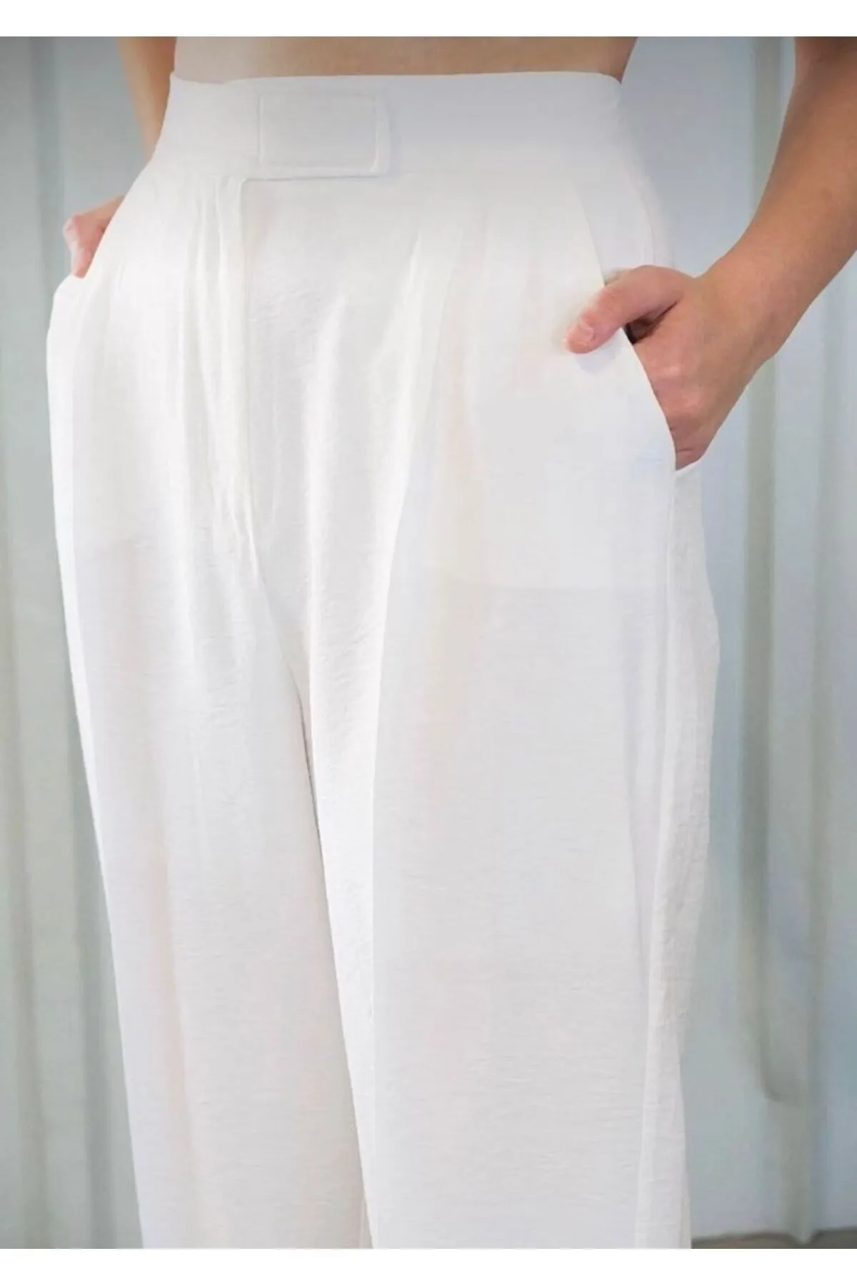 Laluvia  Weiße Hose mit weitem Bein und detaillierter Taille