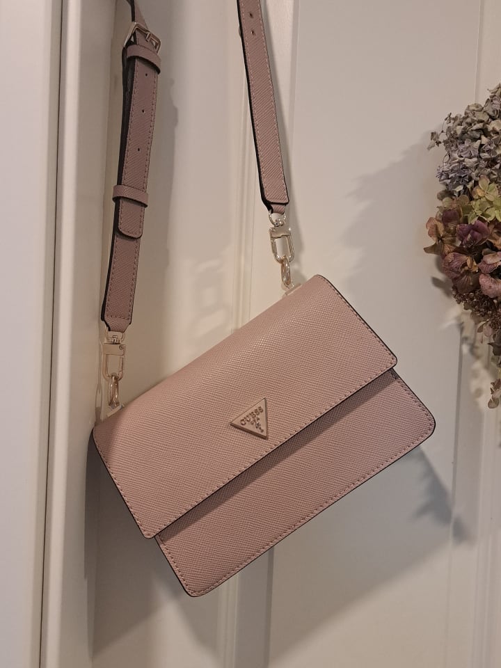 Guess Umhängetasche Alexie Crossbody Flap in Rose günstig kaufen onesize