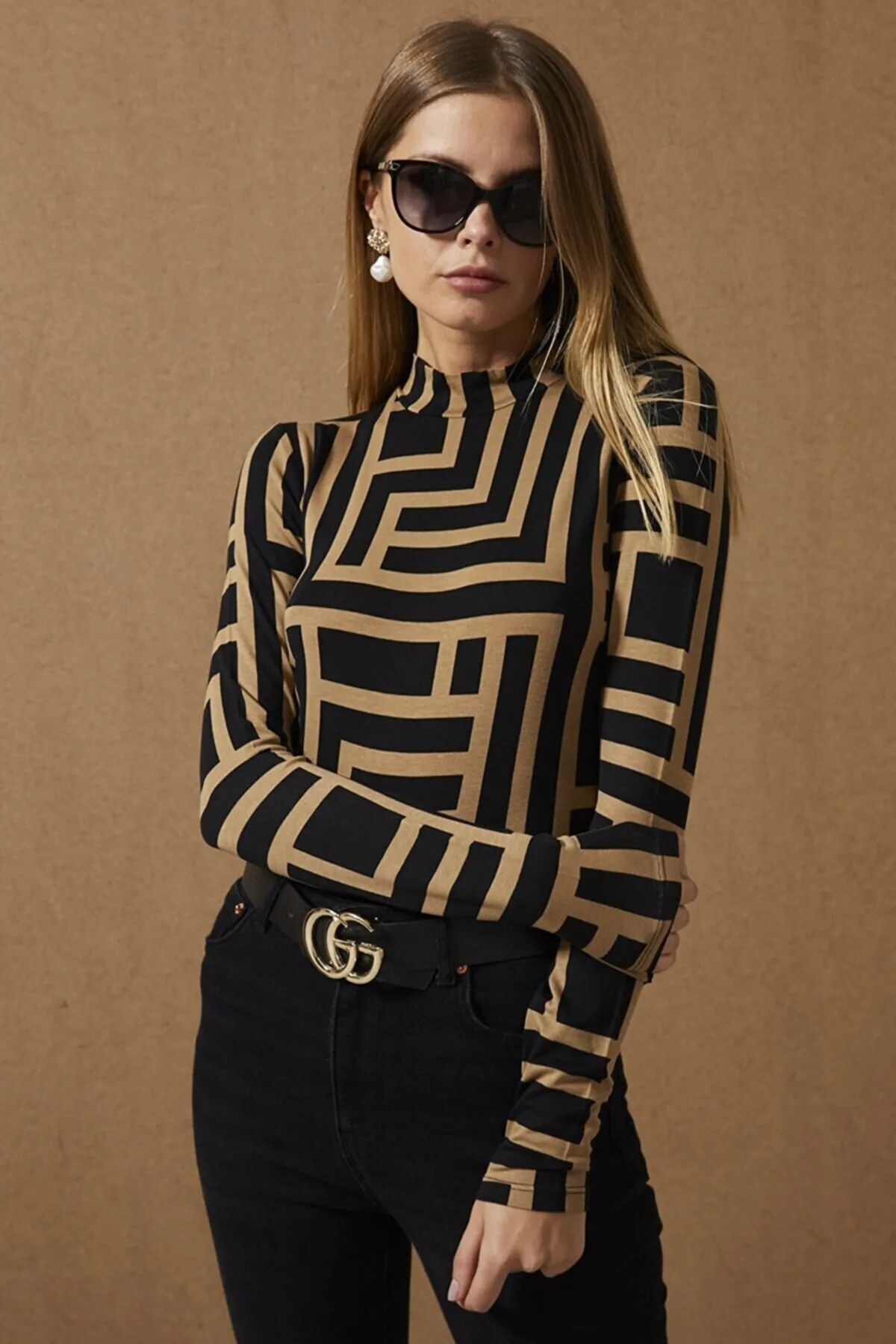 Cool & Sexy  Kamelschwarze Damenbluse mit halbem Fischermuster LPP1147