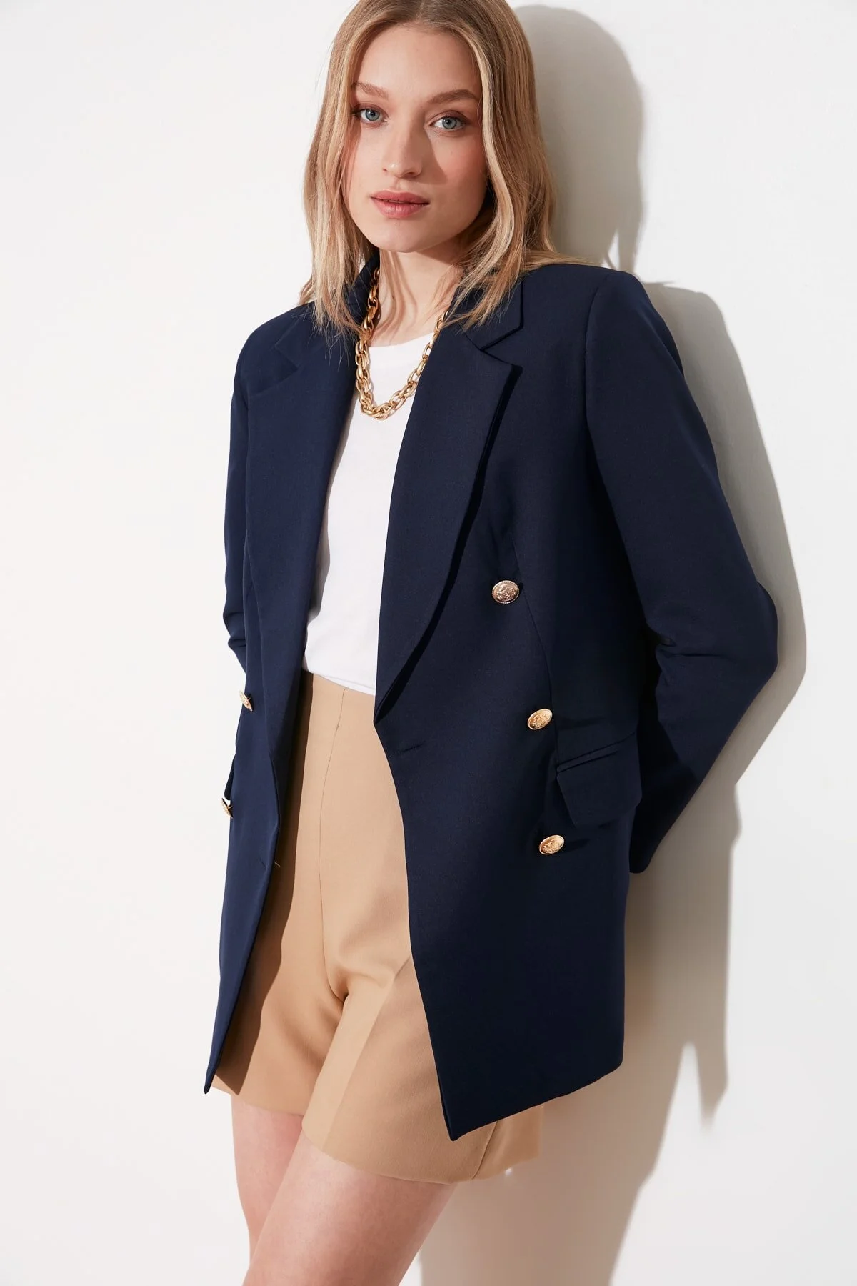 Trendyol Collection  Marineblauer, übergroßer, gefütterter, zweireihiger Blazer aus Webstoff mit Verschluss TWOSS20CE0024