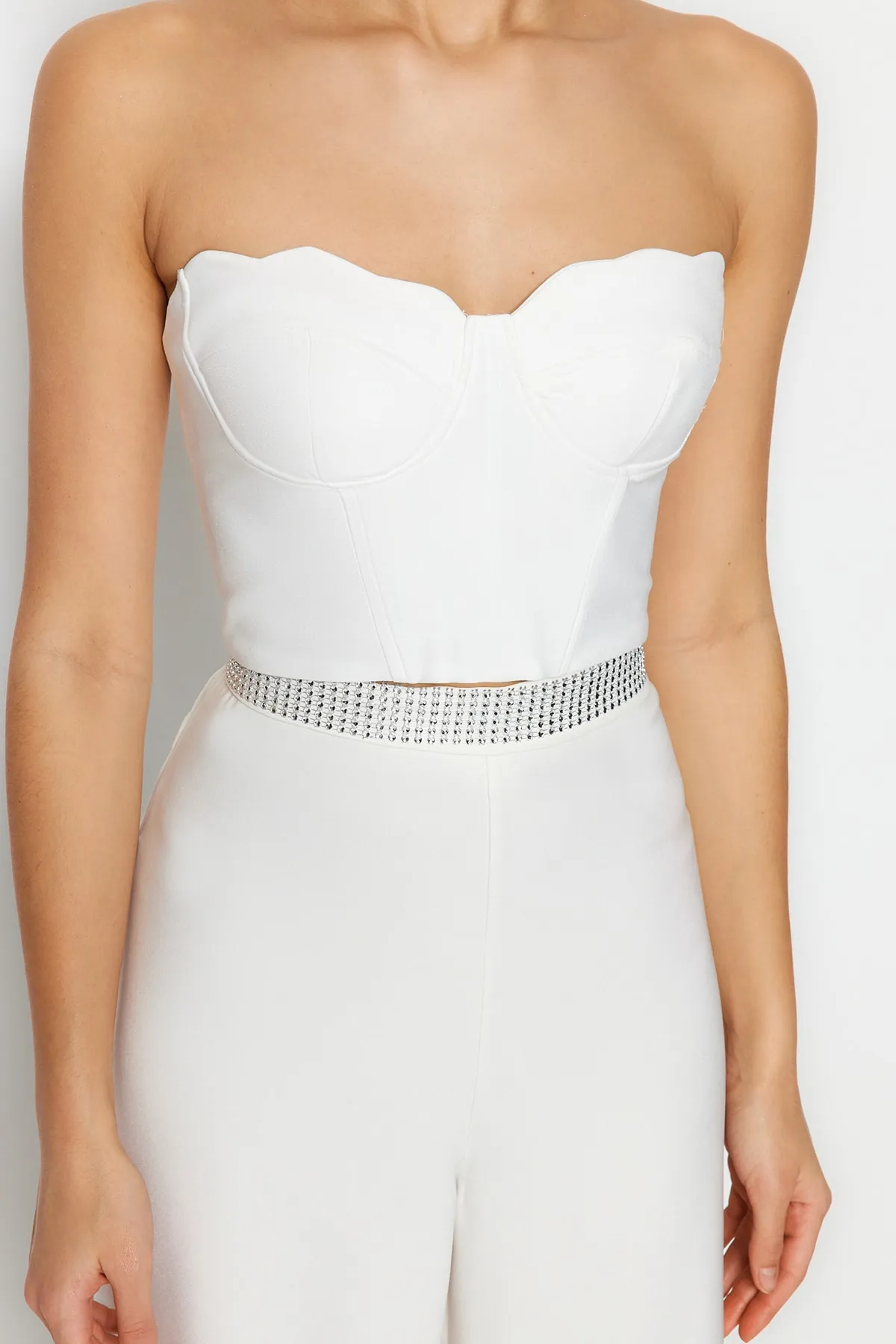 Trendyol Collection  Braut-Bustier mit kurzem Herzkragen in Ecru TPRSS23BS00125