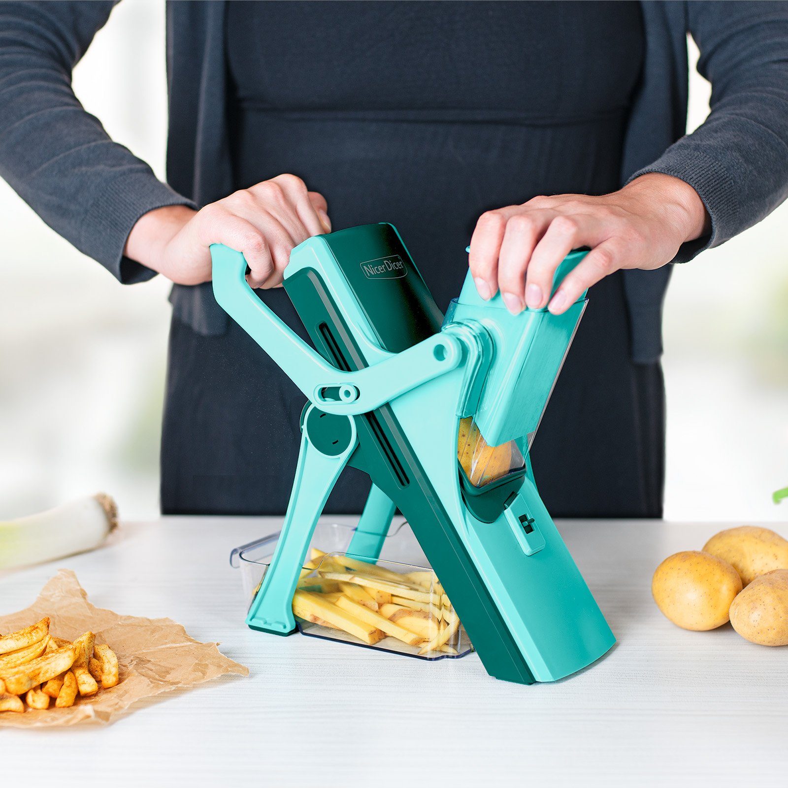 Genius Gemüsehobel Genius Nicer Dicer Mando Gemüseschneider 12-tlg., Gemüsehobel manuell, (12 tlg., Deluxe Set), extra-scharfe Klingen aus Edelstahl in G-NOX-Qualität