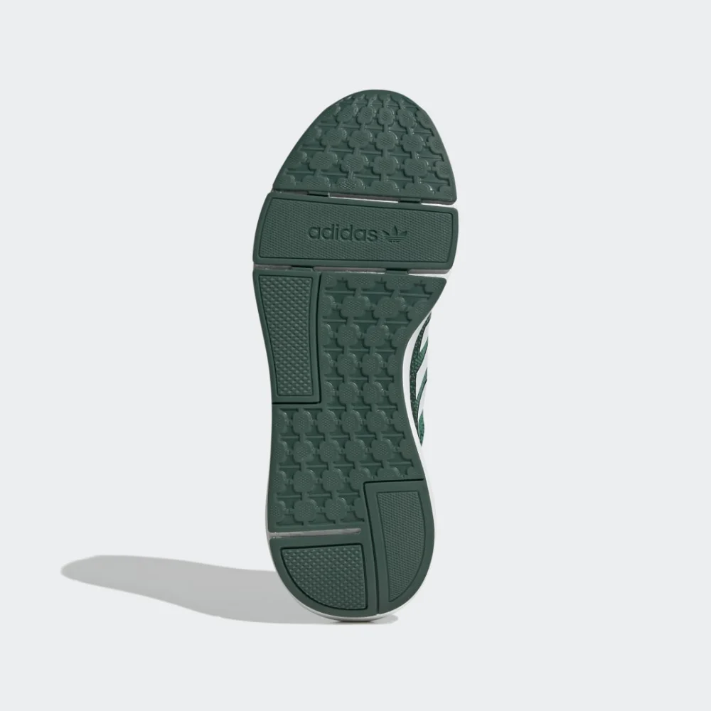 adidas Swift Run 22 GZ3501 / grün