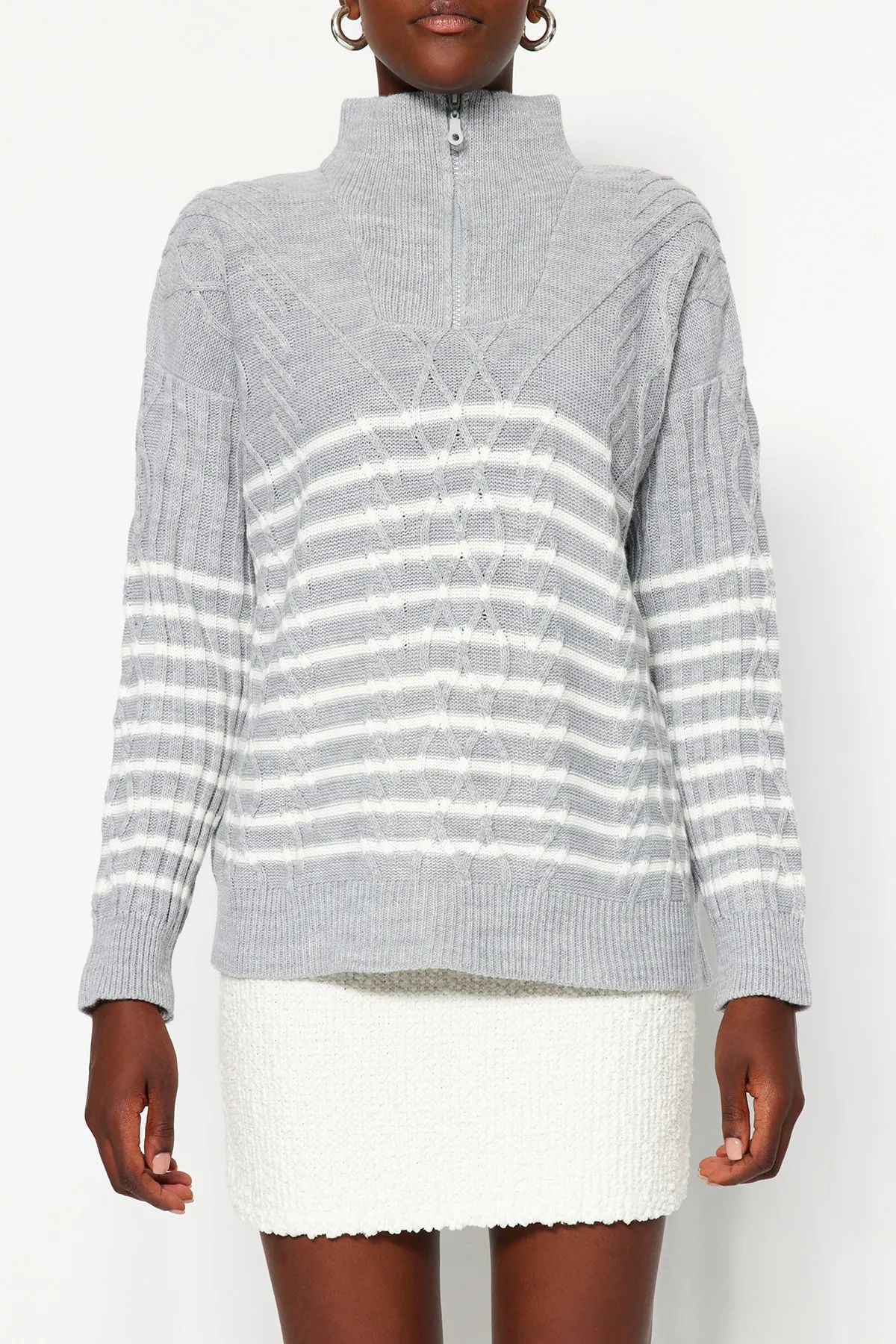Trendyol Collection  Grauer Strickpullover mit weiter Passform TWOAW22KZ0020