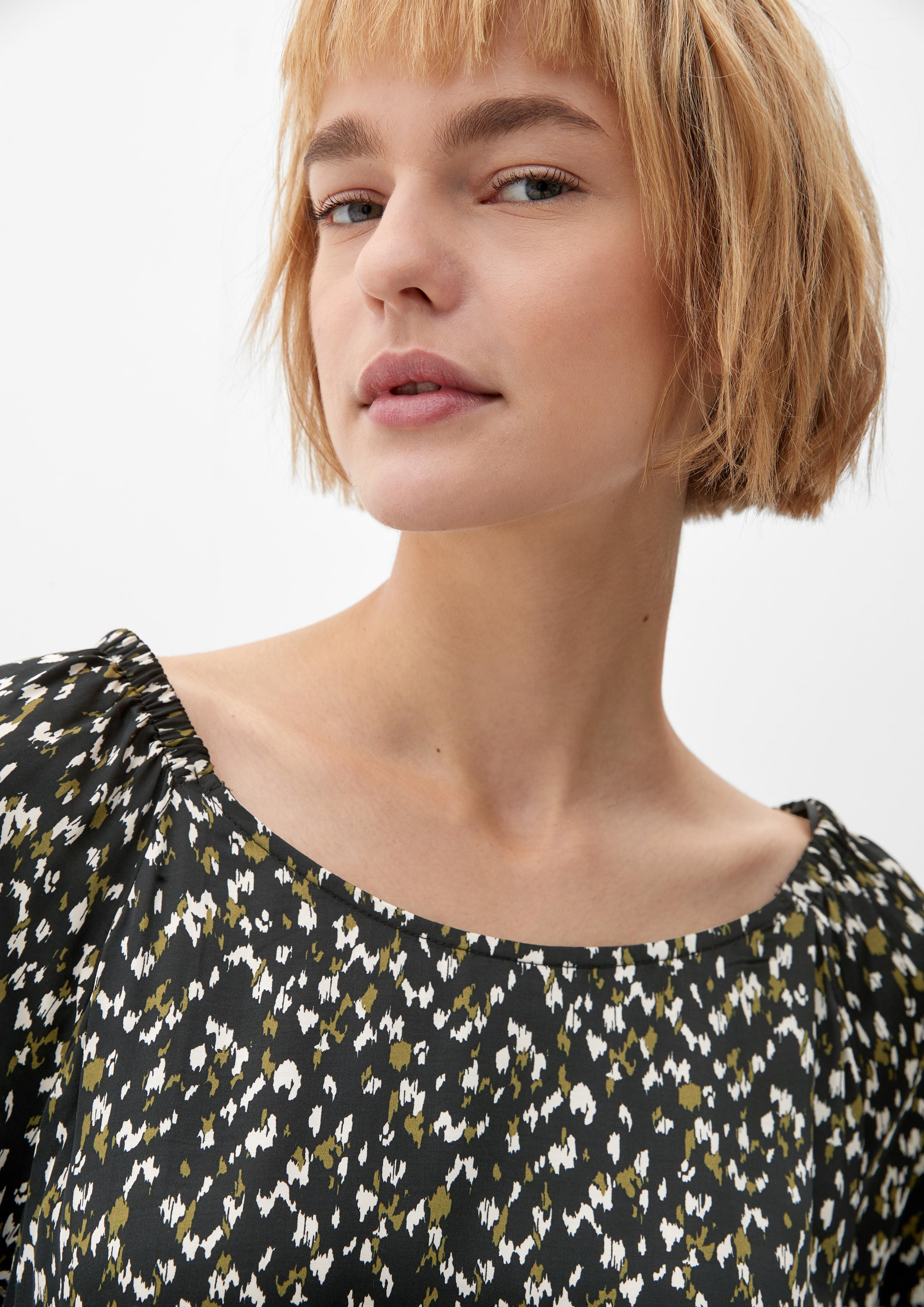 Viskosebluse mit Allovermuster  2120713-99A2