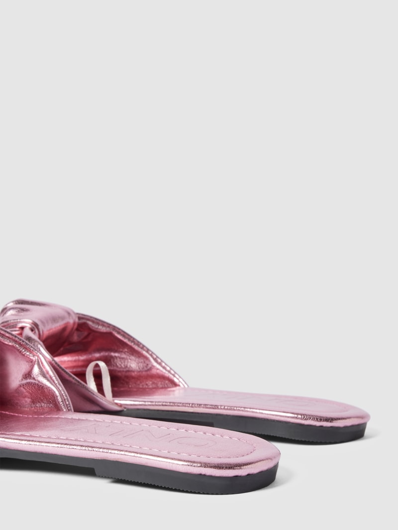 Pantoletten im Metallic-Look Modell 'MILLIE' in metallic rosa