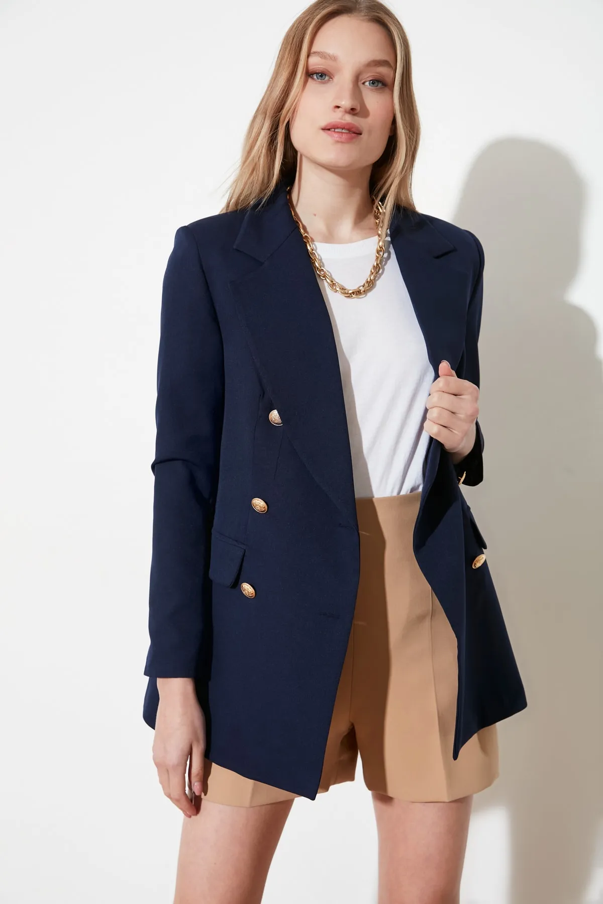 Trendyol Collection  Marineblauer, übergroßer, gefütterter, zweireihiger Blazer aus Webstoff mit Verschluss TWOSS20CE0024