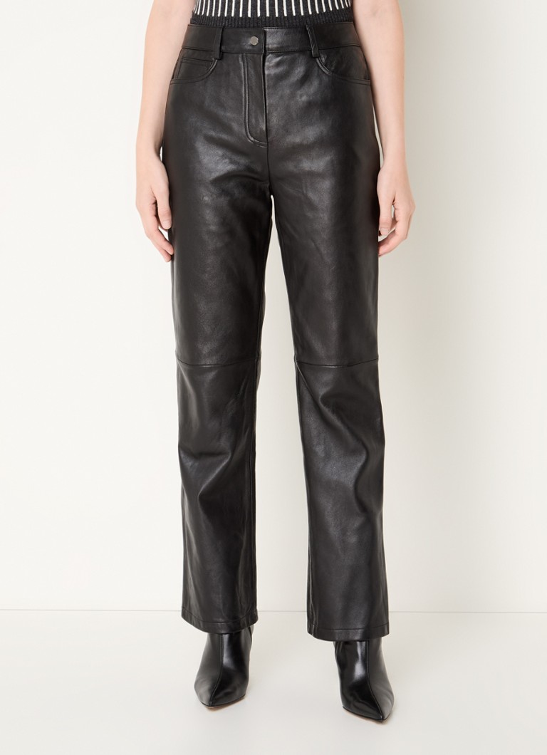 Calça Claudie Pierlot Coppernic de cintura alta, corte reto, em pele de cordeiro com bolsos laterais.