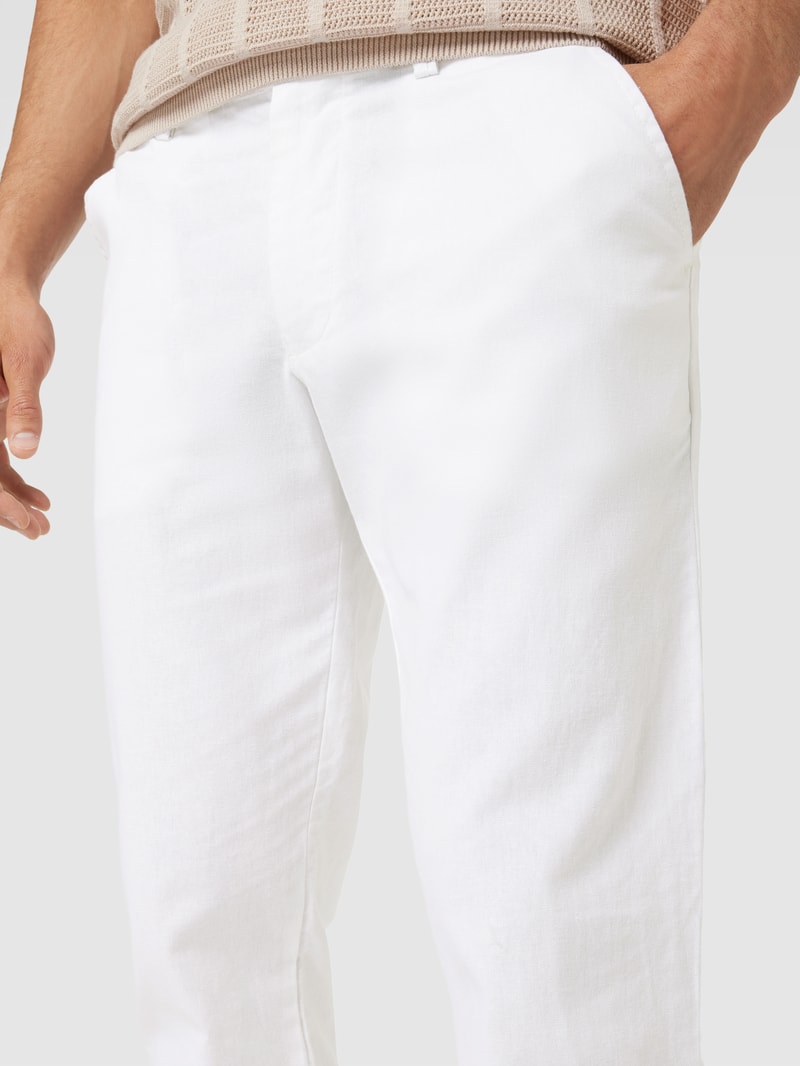 Chino mit französischen Eingrifftaschen in weiß