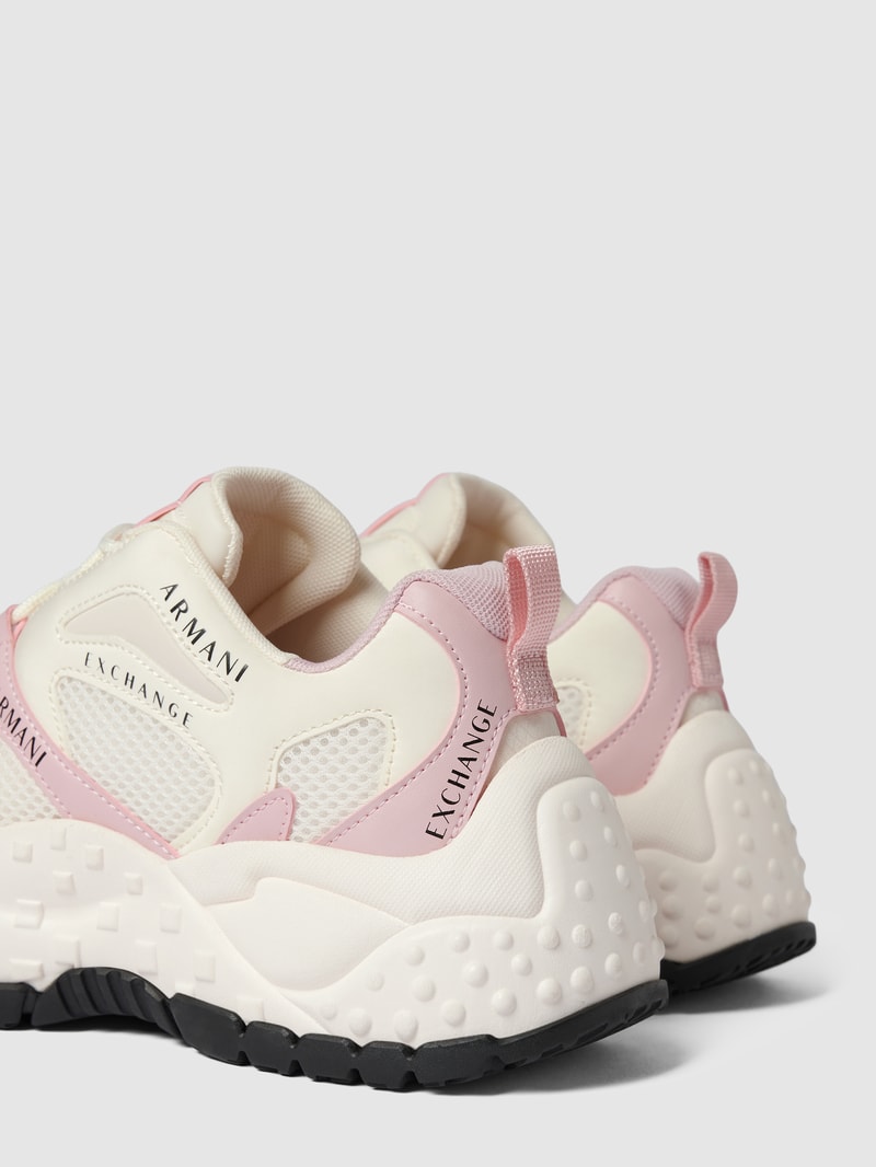 Sneaker mit Label-Details in hellrosa