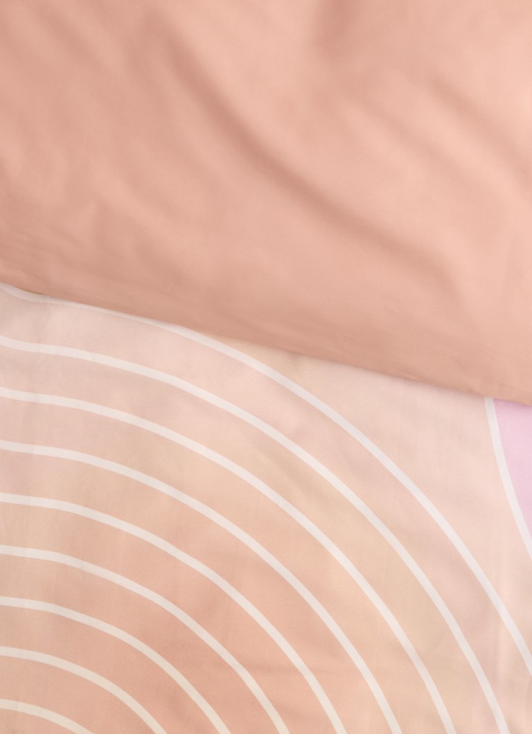 Housse de couette BeddingHouse Dutch Design Curves Coral en satin de coton biologique 220 fils/cm² - taie d'oreiller incluse