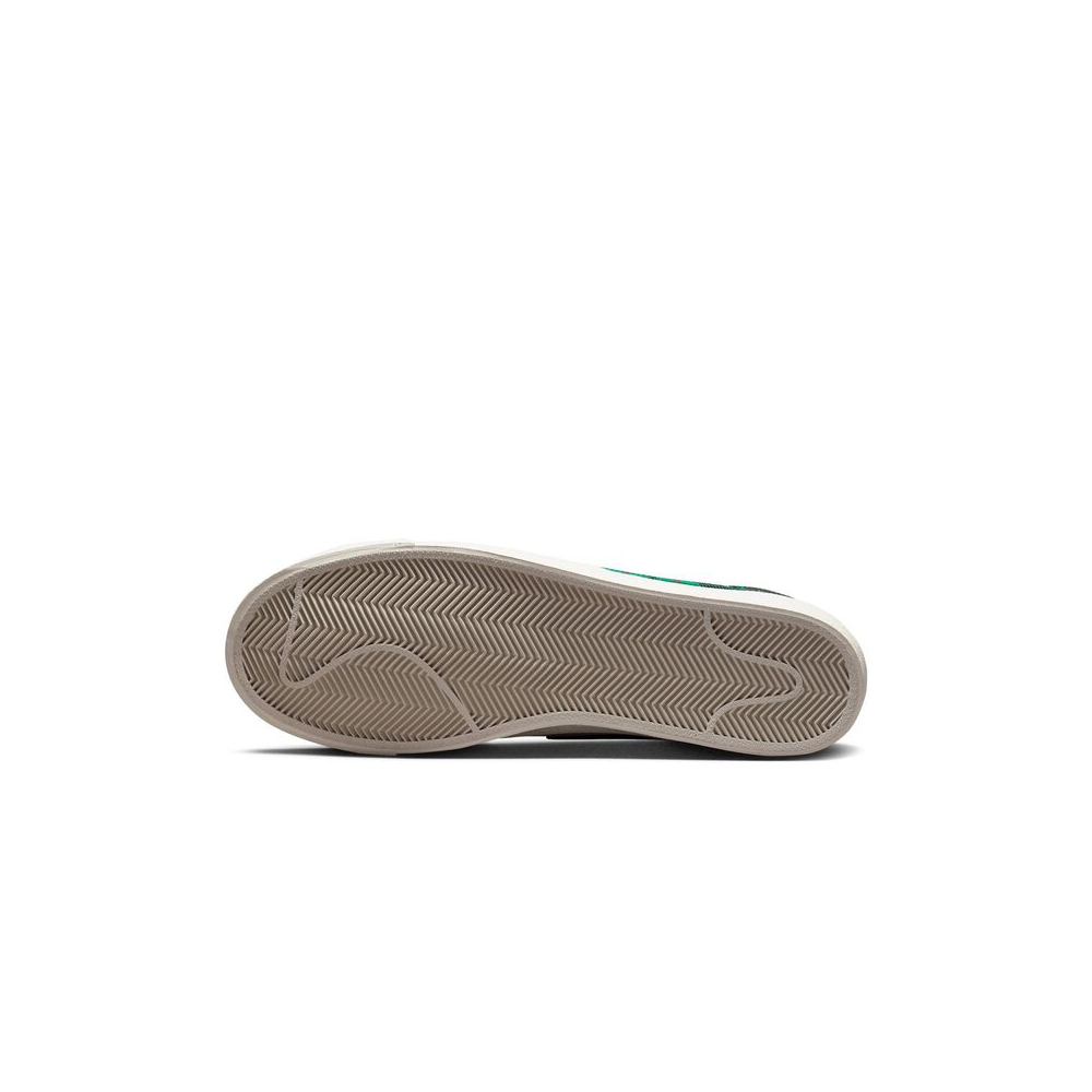 Nike Blazer Low 77 Premium DV0801-100 / weiss