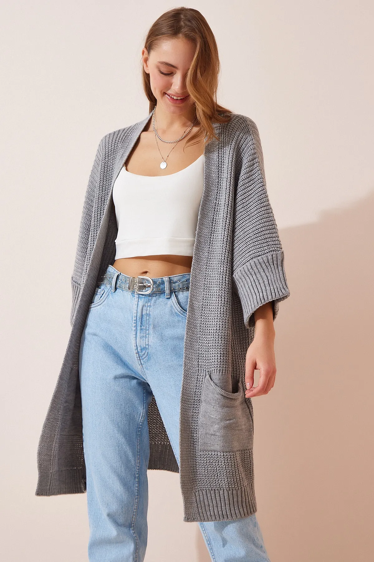 Happiness İstanbul  Graue Oversize-Strickjacke mit langen Taschen für Damen AS00003