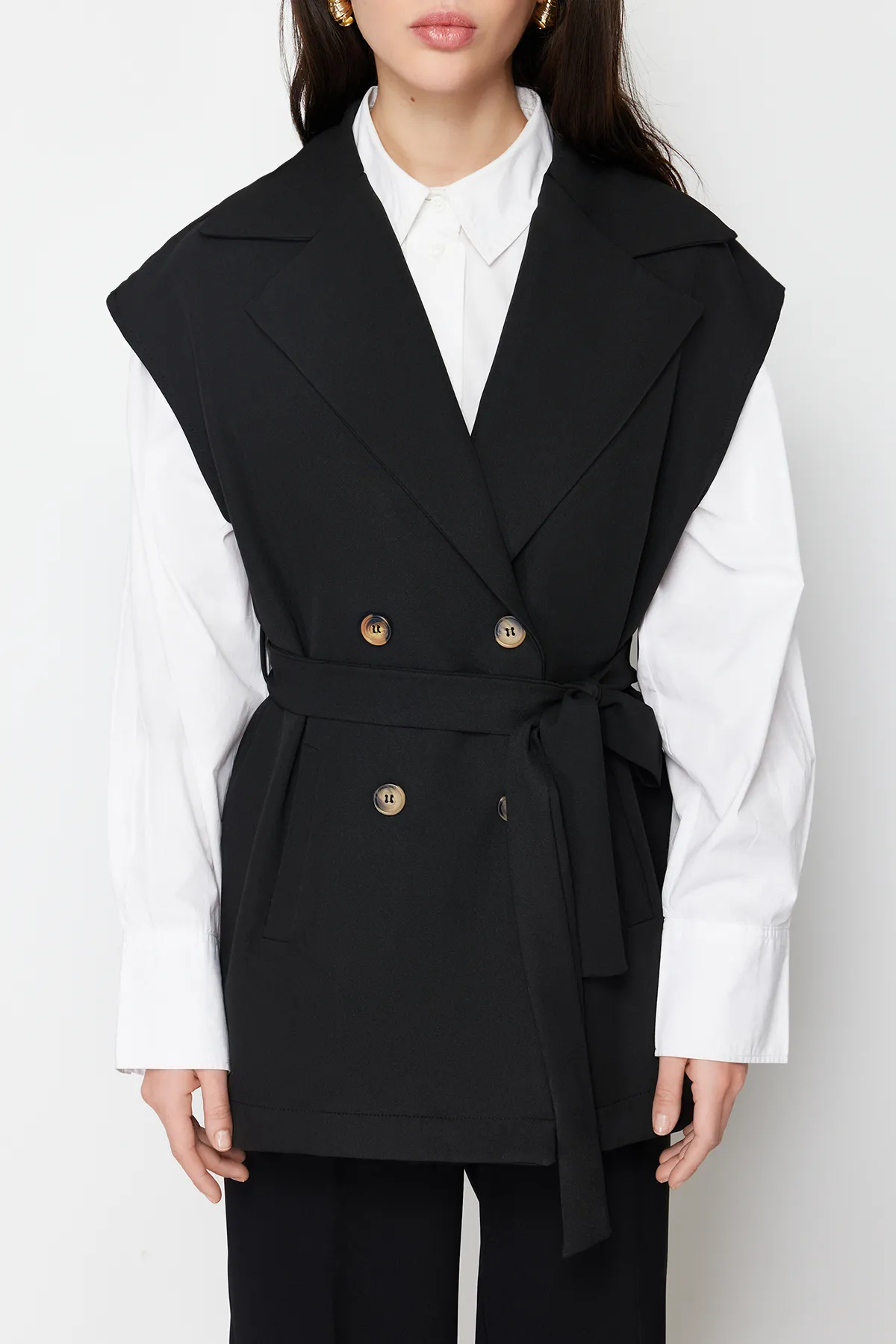 Trendyol Modest  Schwarze, detaillierte Webweste mit Gürtel TCTSS24YL00004