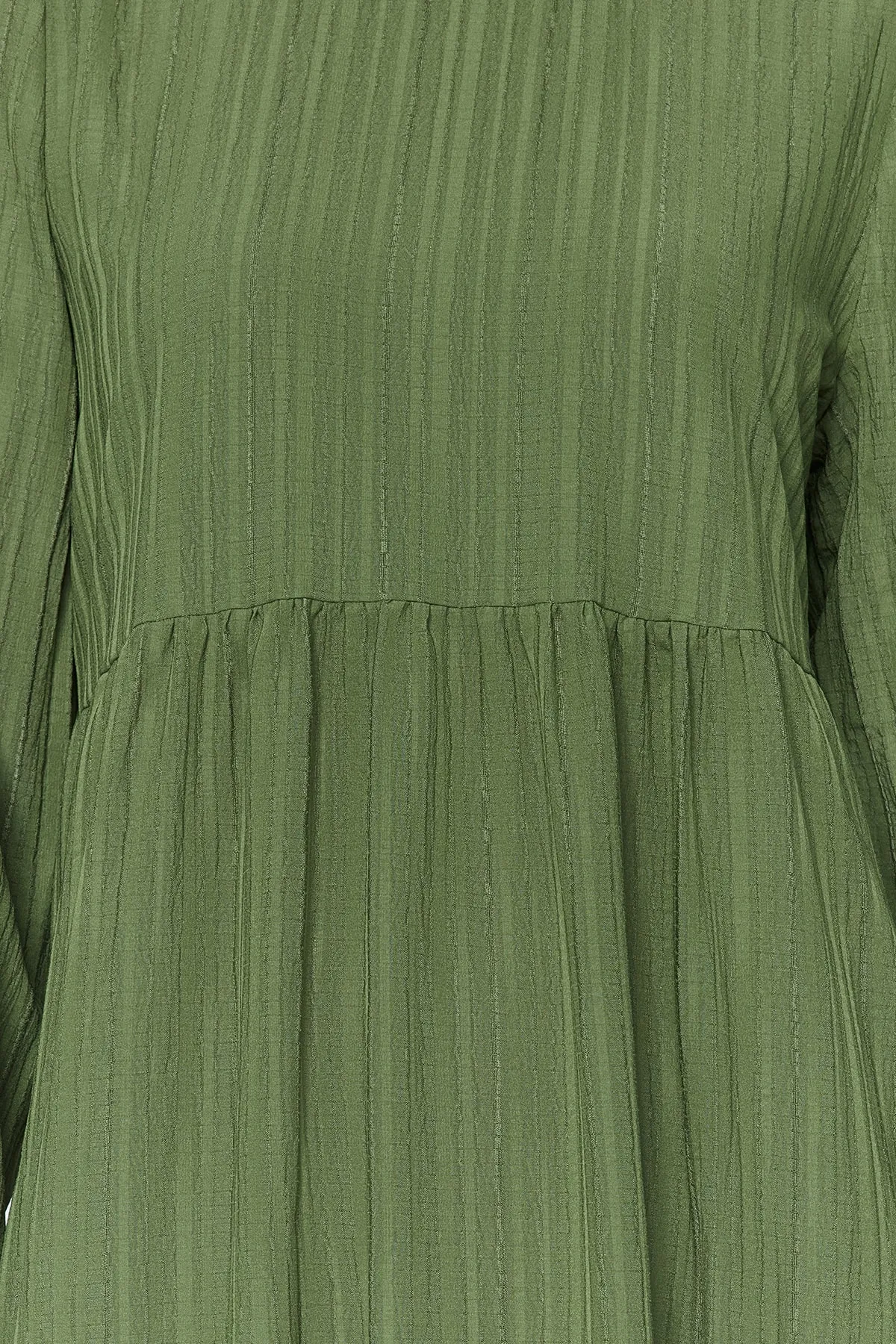 Trendyol Modest  Grünes, gewebtes Crinkle-Kleid mit Stehkragen und weiter Passform TCTSS22EB00171