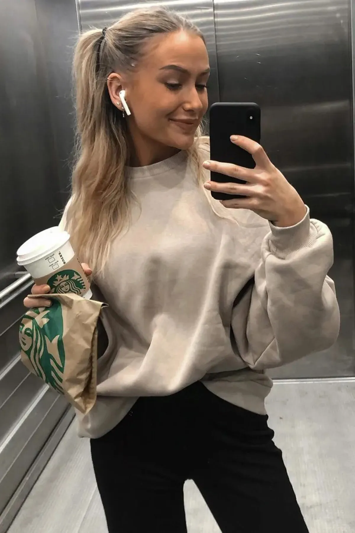 Madmext  Beigefarbenes Basic-Sweatshirt mit Rundhalsausschnitt Mg1559