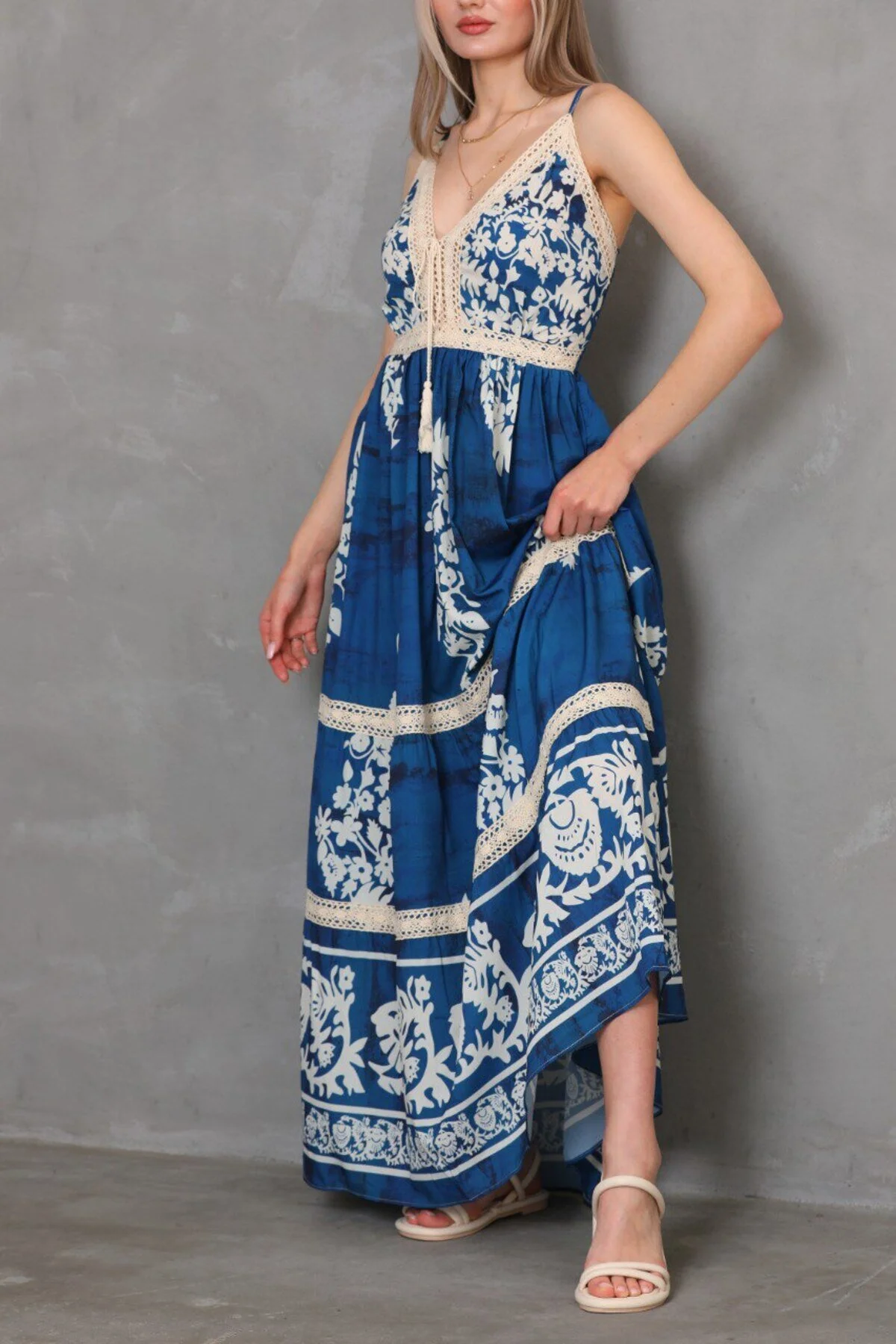BİKELİFE  Damen Sommerkleid mit Blumenmuster, dünnen Trägern und Strickdetails