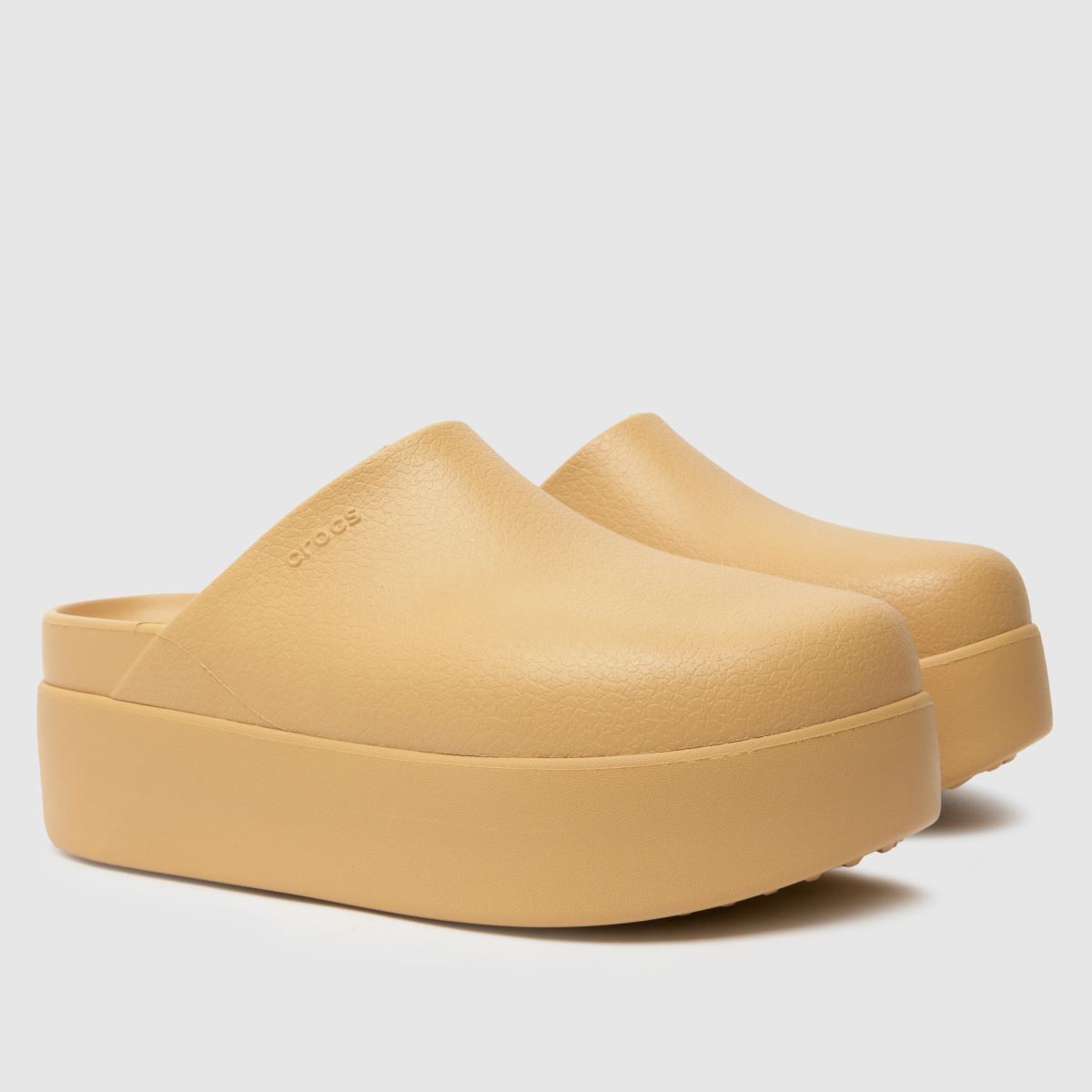 Crocs Dylan platform klumpa szandál bézs színben