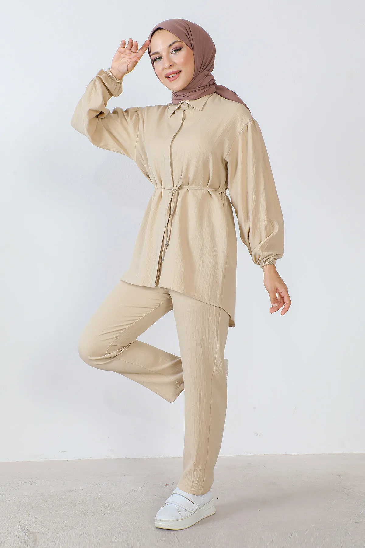 Tesettür Dünyası  Taillenseil-detaillierter Doppelanzug TSD230922 Beige