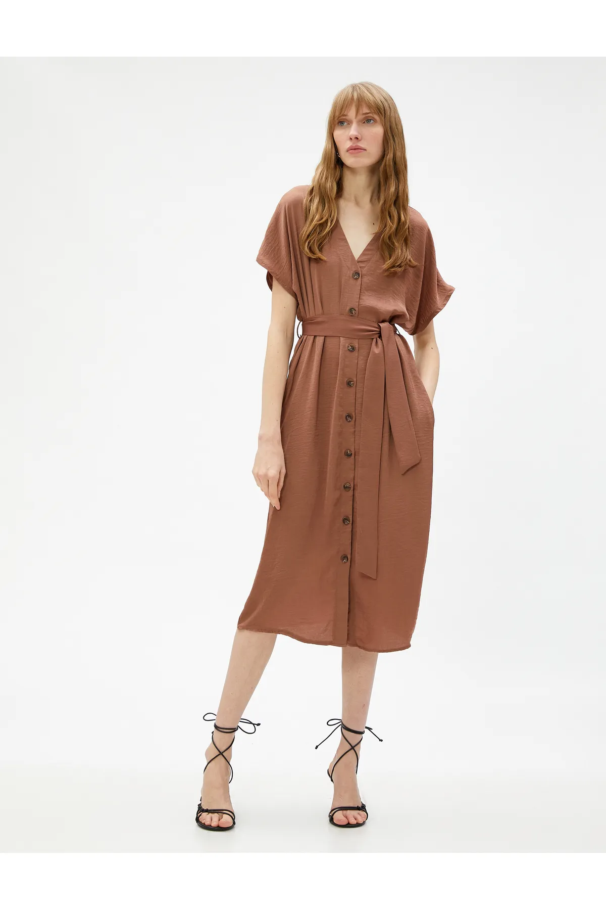Koton  Hemdkleid in Midi-Länge mit V-Ausschnitt und Gürtel