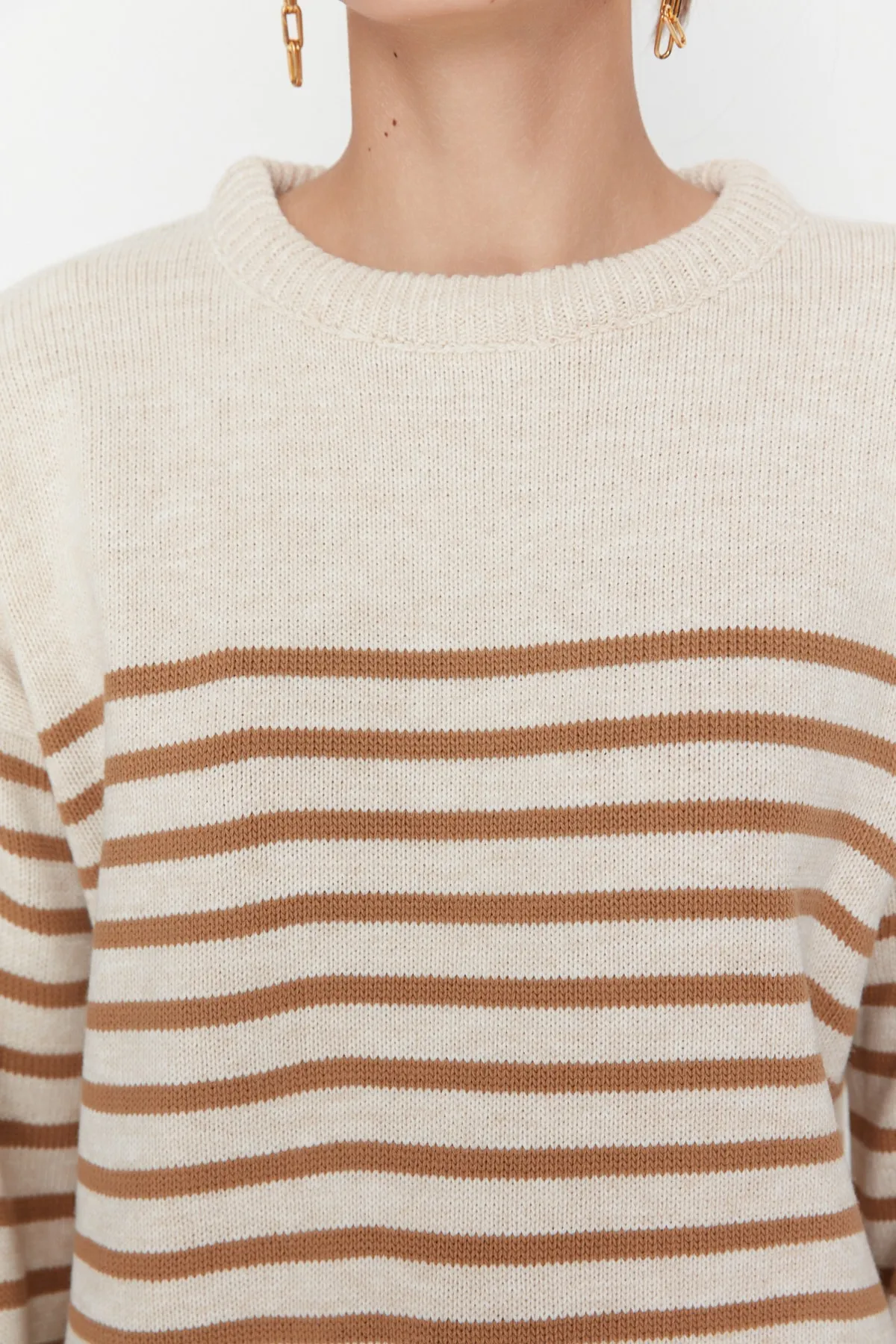 Trendyol Collection  Beiger Strickpullover mit Streifen in weiter Passform TWOAW23KZ01031
