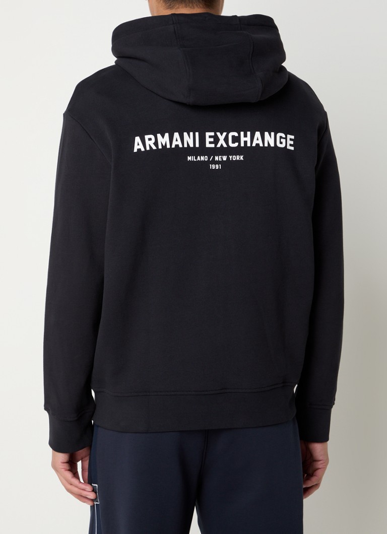 Armani Exchangen collegetakki, jossa logo ja painatus takana