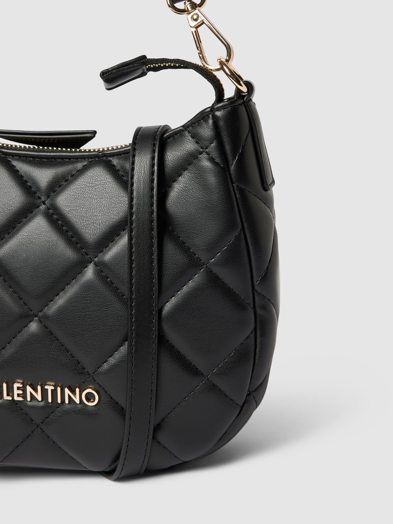Umhängetasche mit Label-Detail Modell 'OCARINA' in schwarz