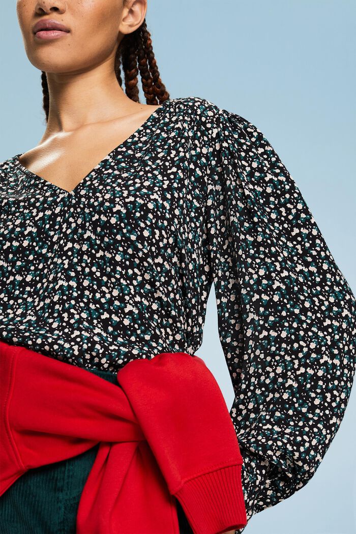 Gemusterte Bluse mit V-Ausschnitt