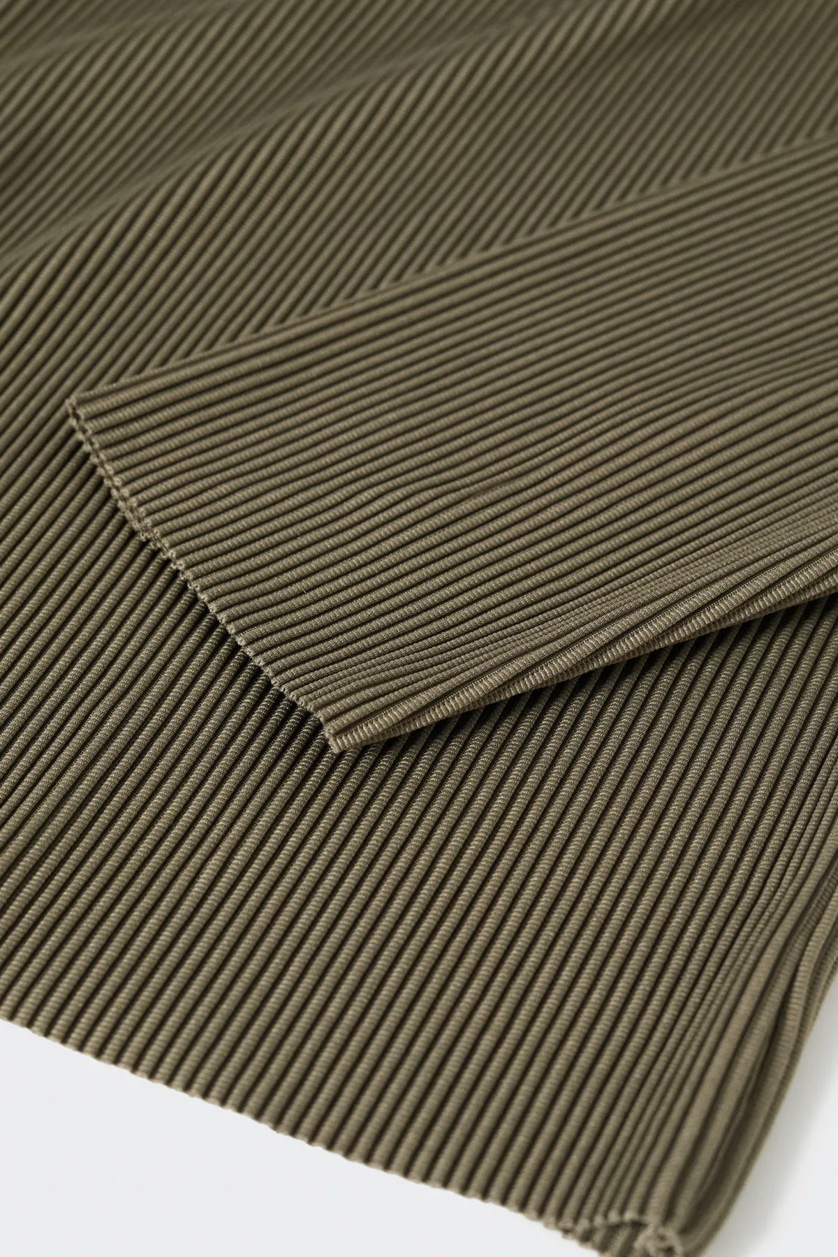 MANGO Woman  Dunkles Khaki-T-Shirt für Damen