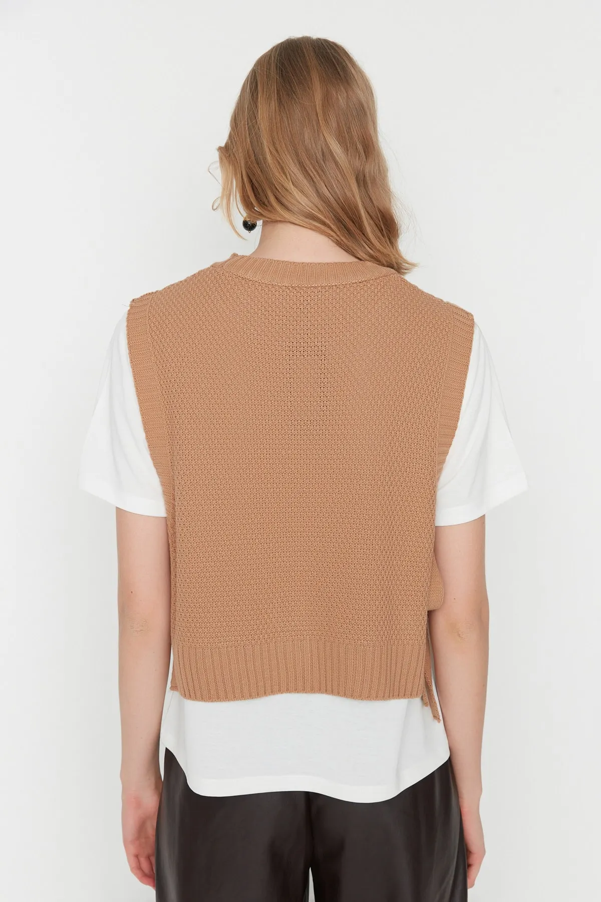 Trendyol Collection  Kurzer Strickpullover in Kamel TWOAW22SV0058