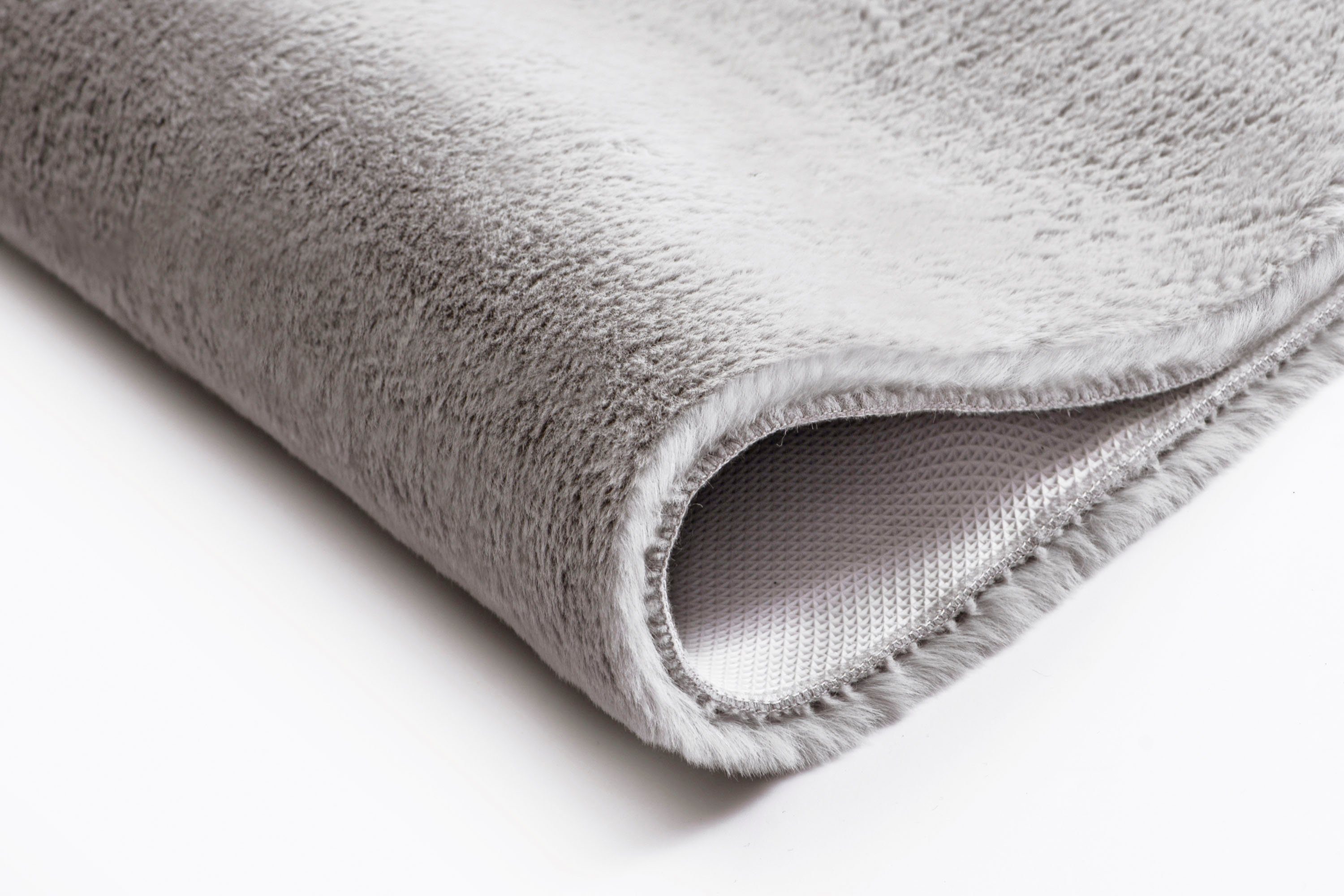 Badematte Cony Oval Kleine Wolke, Höhe 25 mm, beidseitig nutzbar, fußbodenheizungsgeeignet, Polyester, rechteckig, Badteppich, Fell-Optik, Uni Farben, besonders weich, waschbar