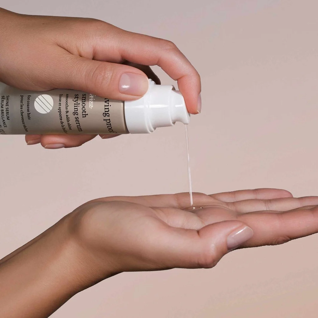 Anti-frizz gladmakend stylingserum - Styling- en afwerkingsserum voor het haar