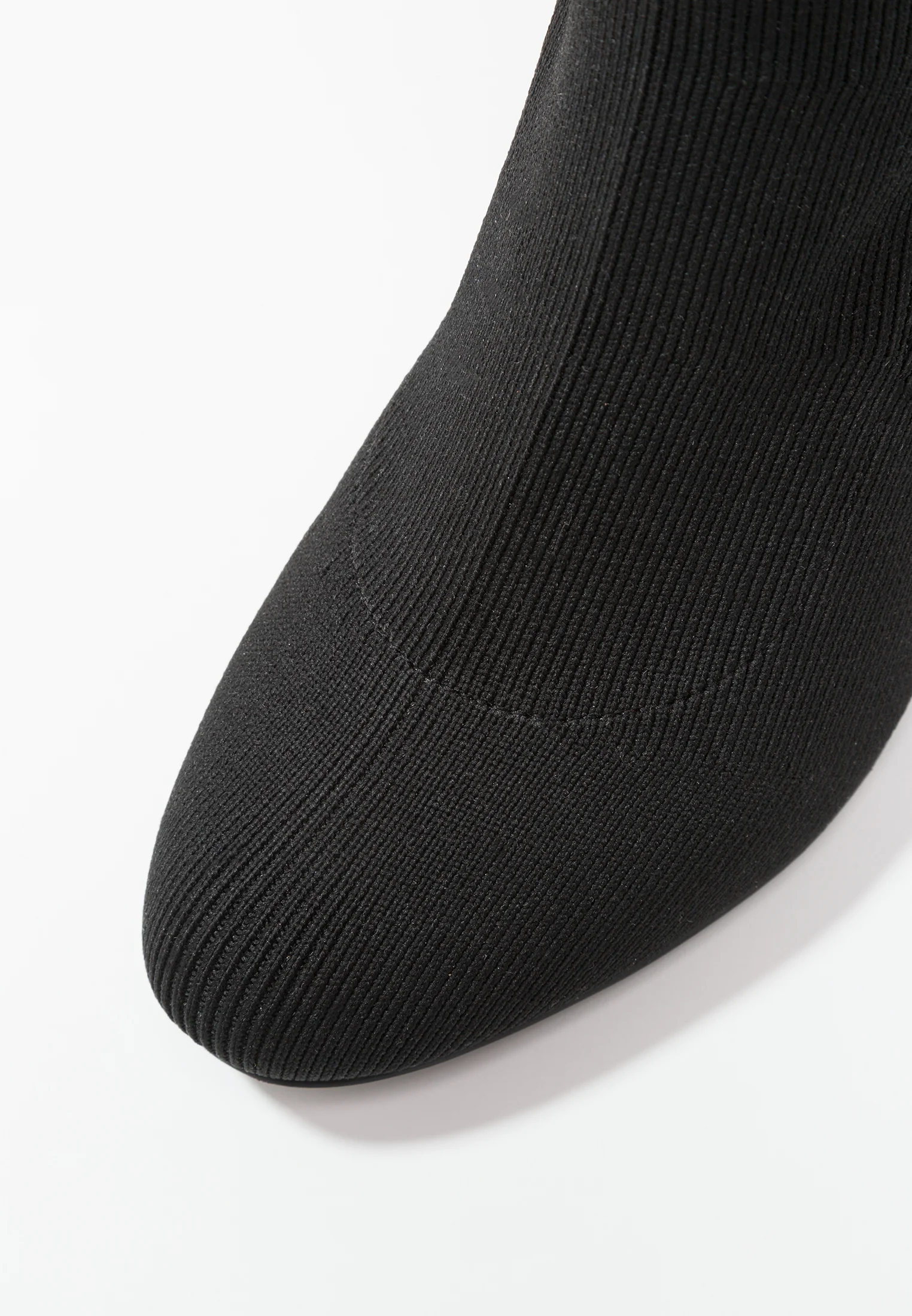 Botines de tacón par e impar