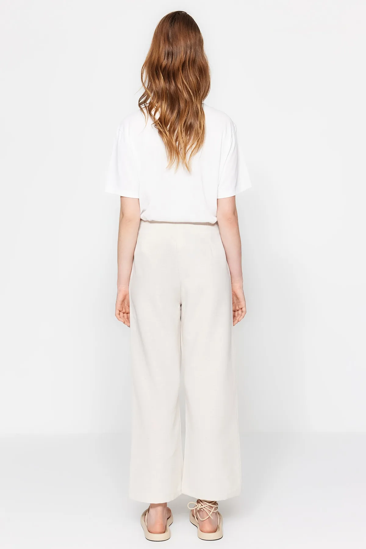 Trendyol Modest  Ecrufarbene, gewebte Hose aus Baumwollmischung mit weitem Bein TCTSS23TP00038
