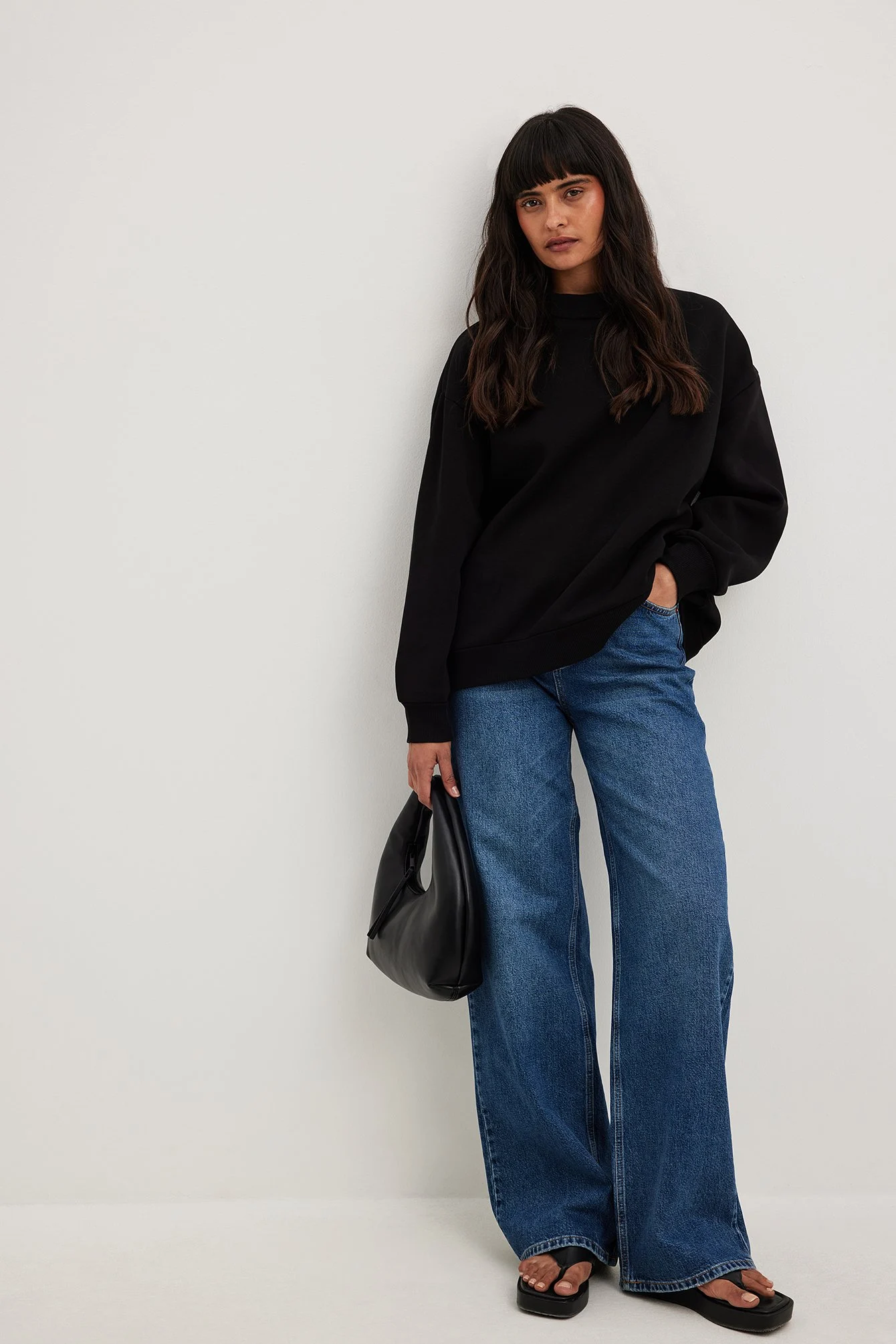 Hochgeschnittener Pullover mit Detail