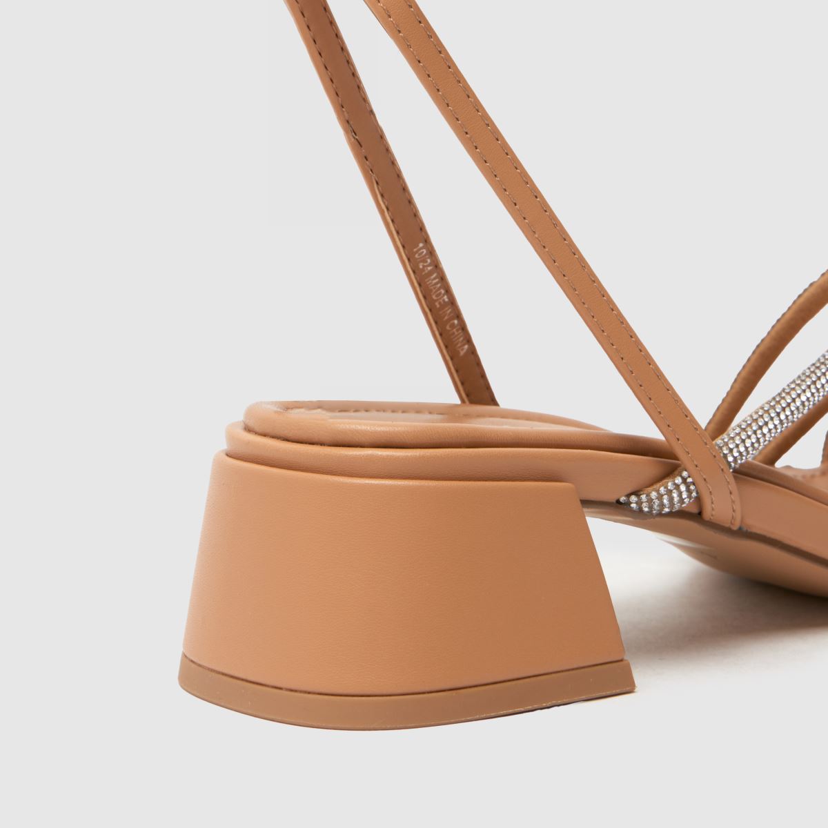 Schuh Sander – Naturfärgade sandaler med utsmyckning