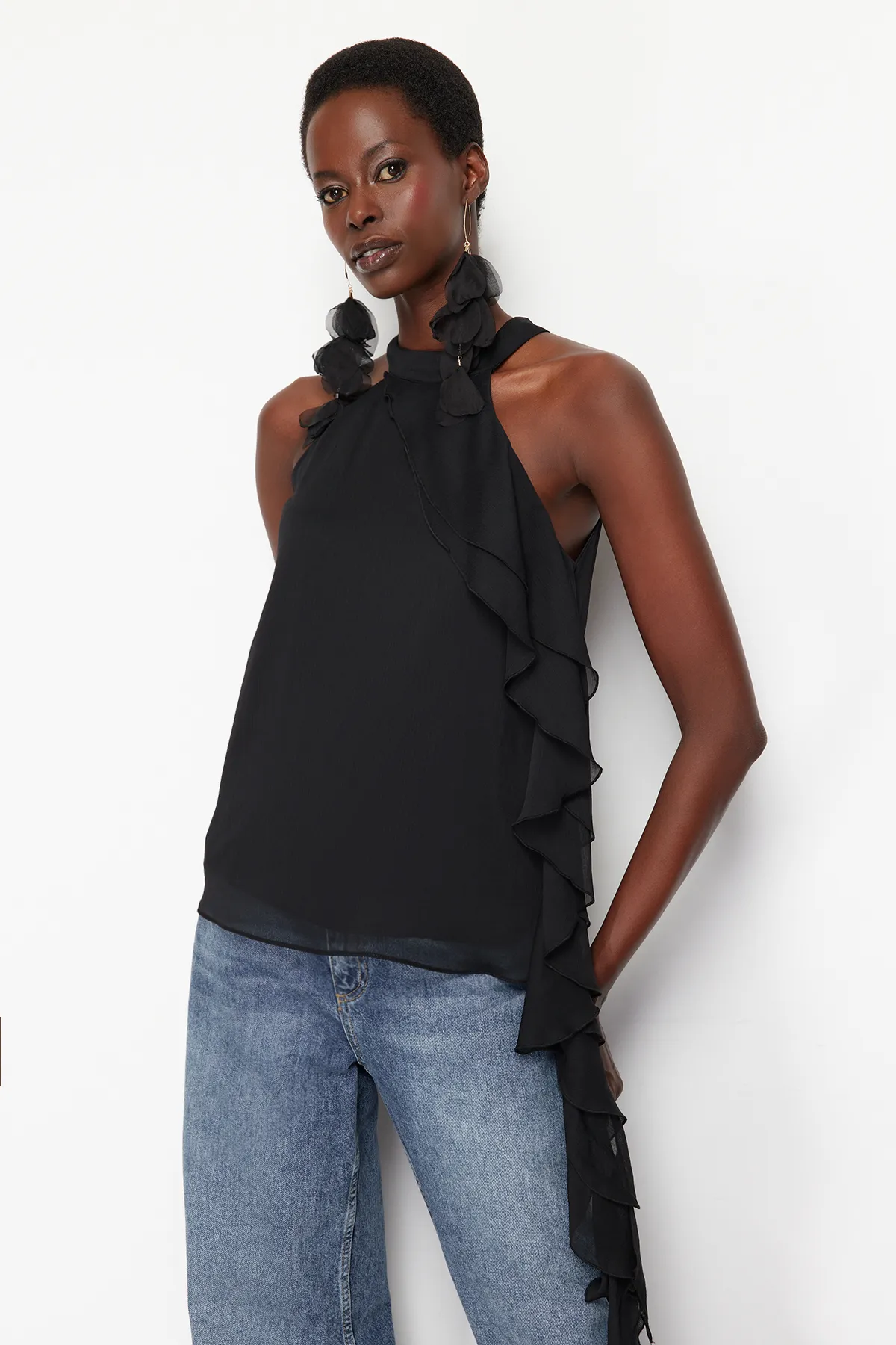 Trendyol Collection  Schwarze ungefütterte gewebte Chiffonbluse mit Rüschen TPRSS24BZ00027