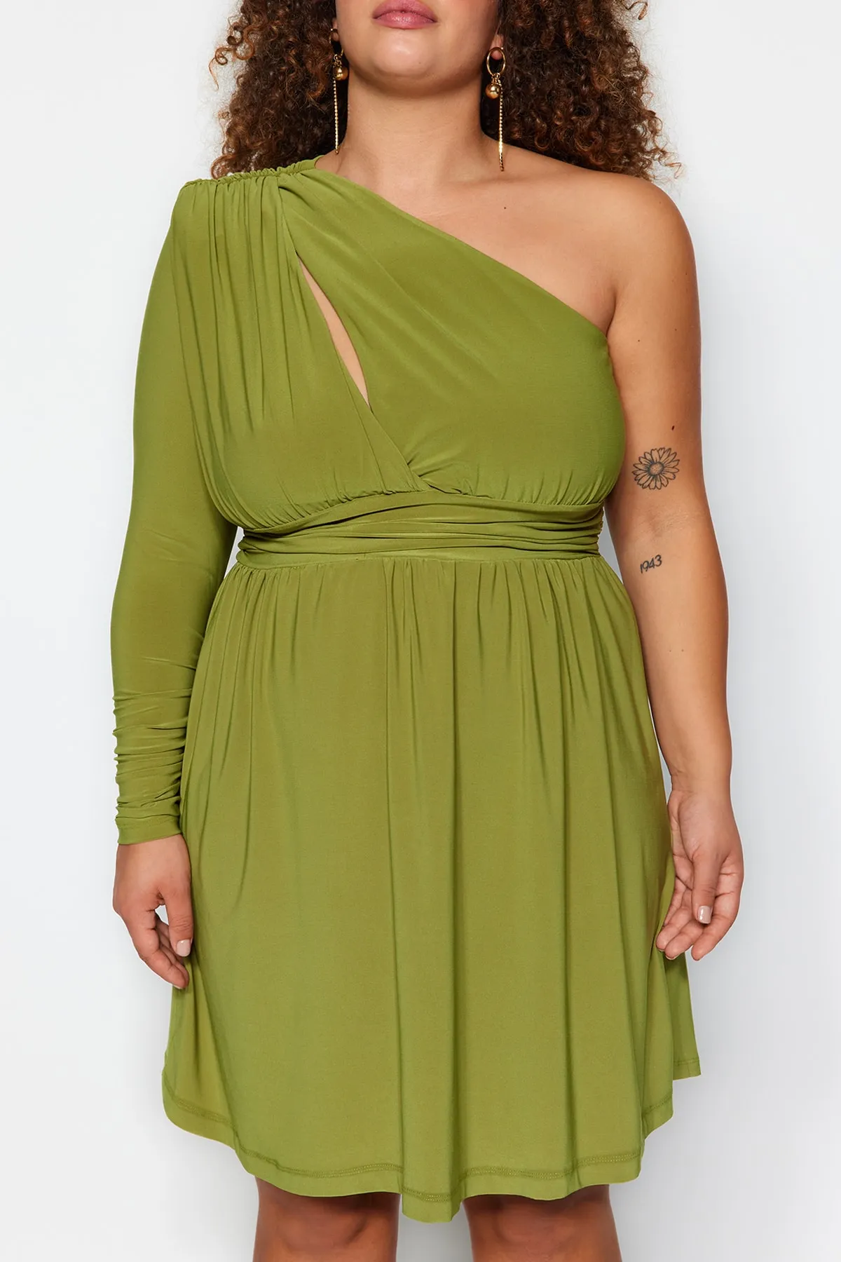 Trendyol Curve  Hellgrünes, einärmliges langes Strickkleid mit Taillenöffnung TBBSS23AH00258
