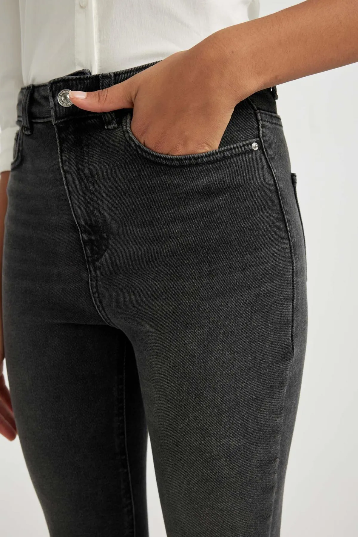 DeFacto  Lange Jeanshose mit schmaler Passform und hoher Taille