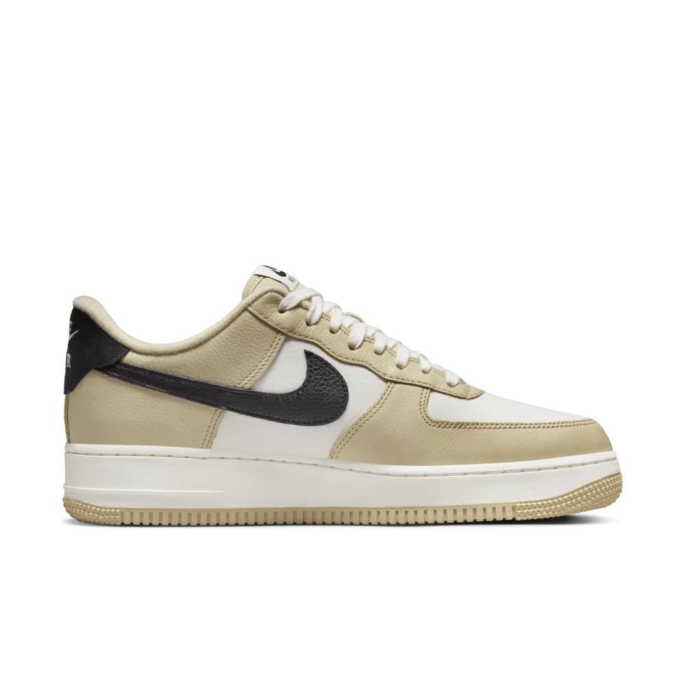 Nike Air Force 1 07 LX DV7186-700 / schwarz