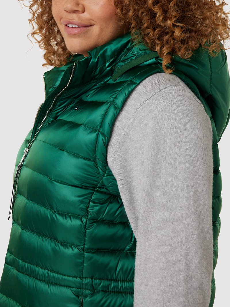 PLUS SIZE Daunenweste mit Label-Stitching Modell 'FEMININE' in dunkelgrün