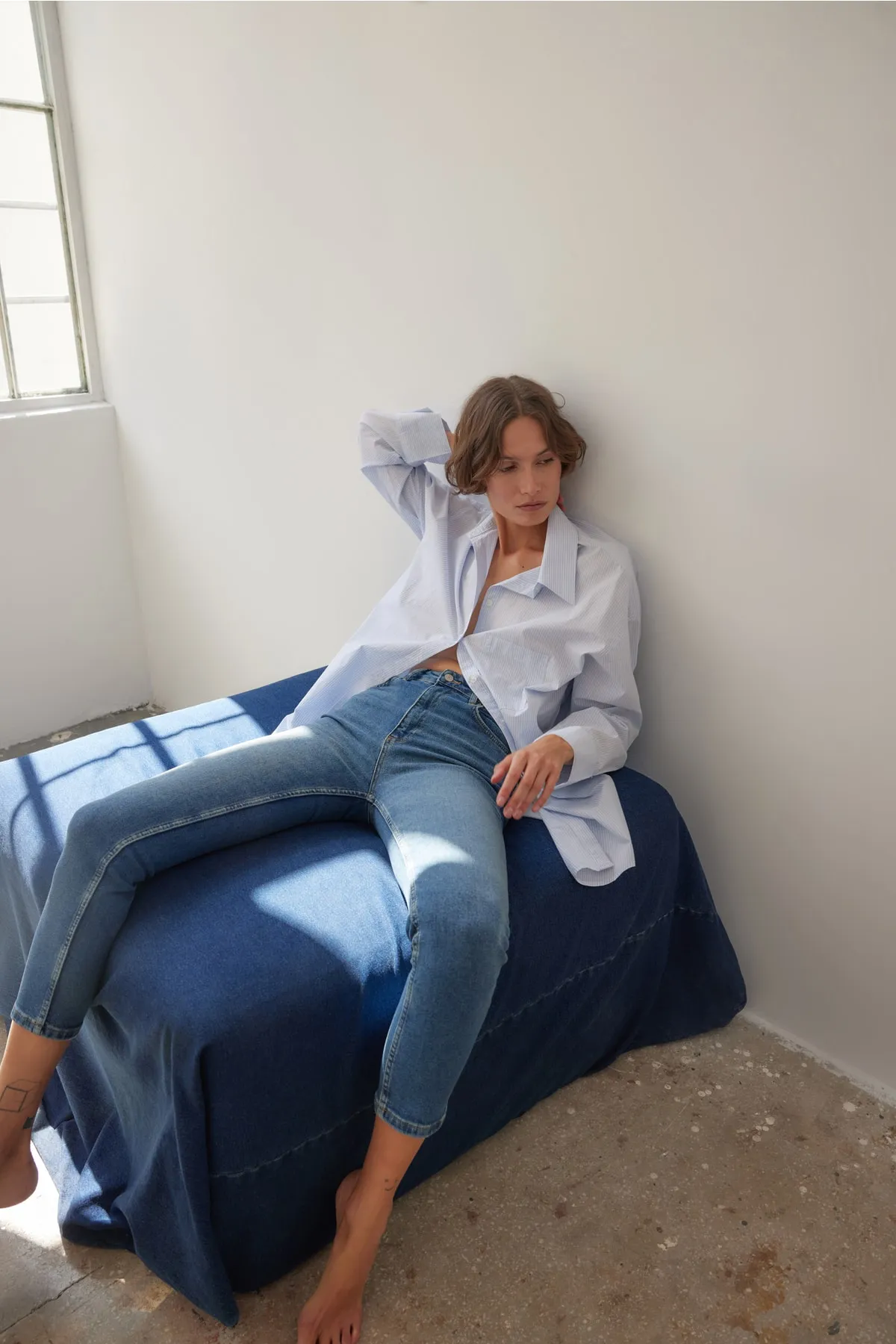 Trendyol Collection  Blaue, nachhaltigere Slim-Jeans mit hoher Taille TWOAW23JE00350