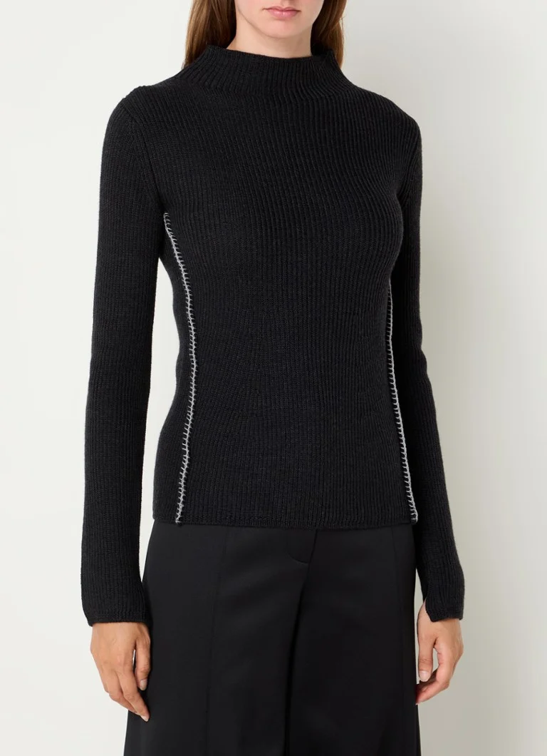 Maglione Brianza a maglia fine di MaxMara, realizzato in lana vergine.