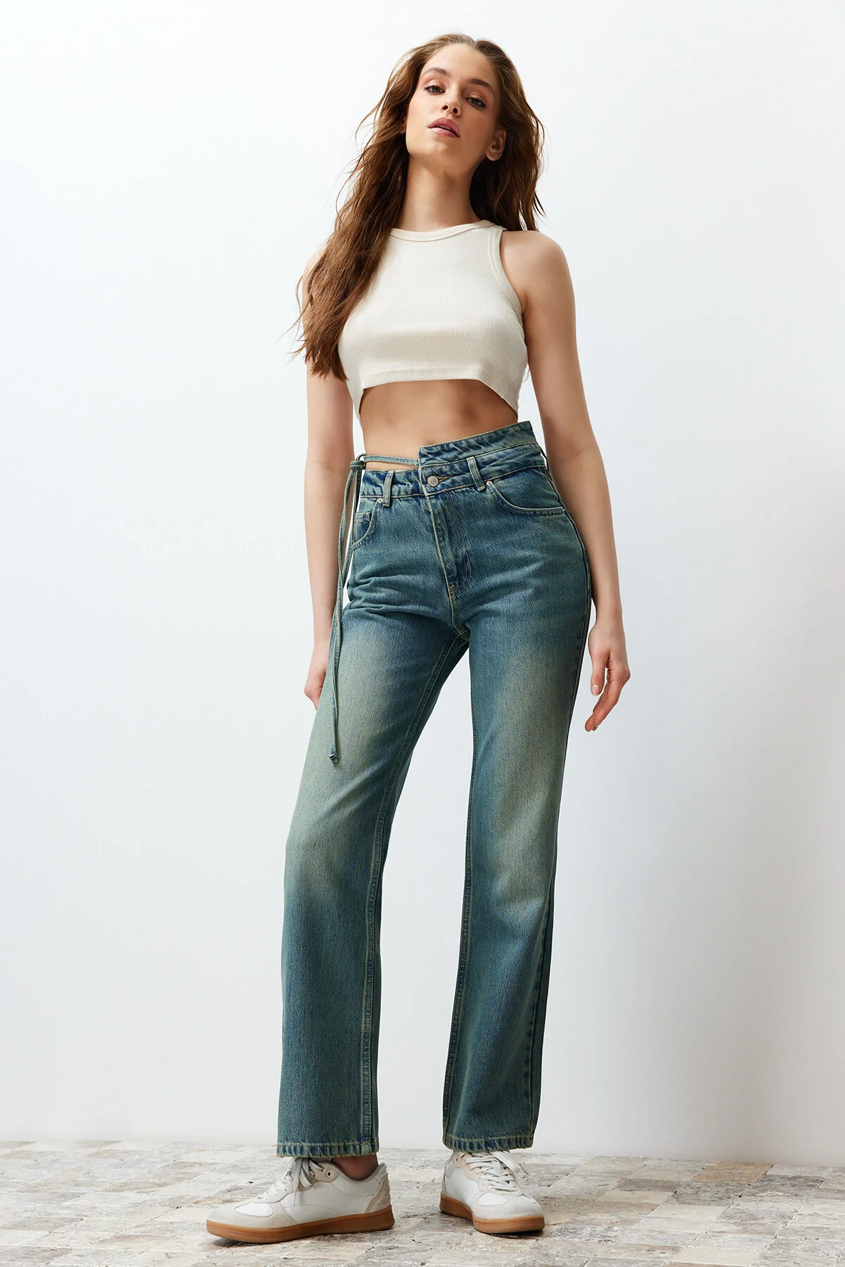 Trendyol Collection  Blaue Jeans mit hoher Taille und weitem Bein und doppelter Taille und Schnürung TWOSS24JE00193