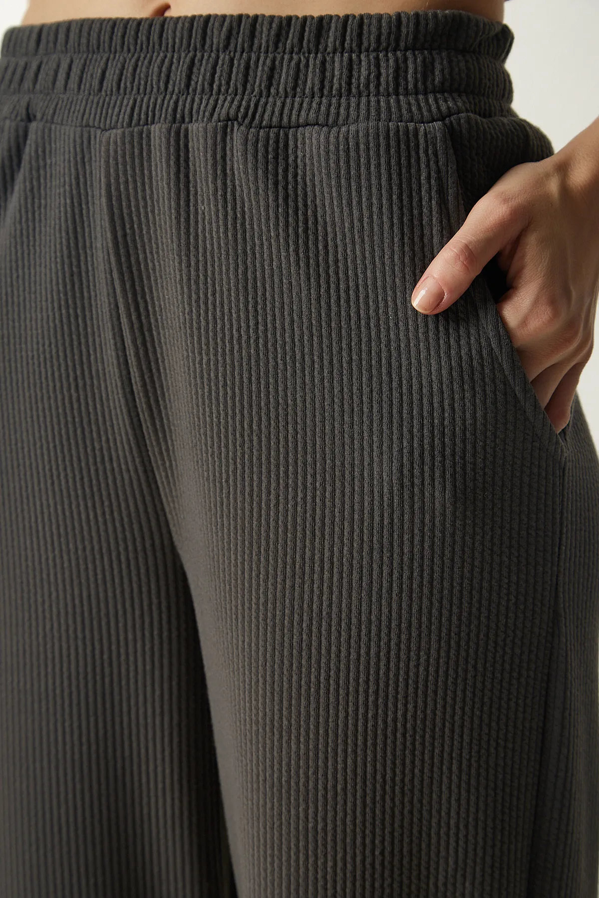 Happiness İstanbul  Geräucherte Cord-Strickhose für Damen EW00005