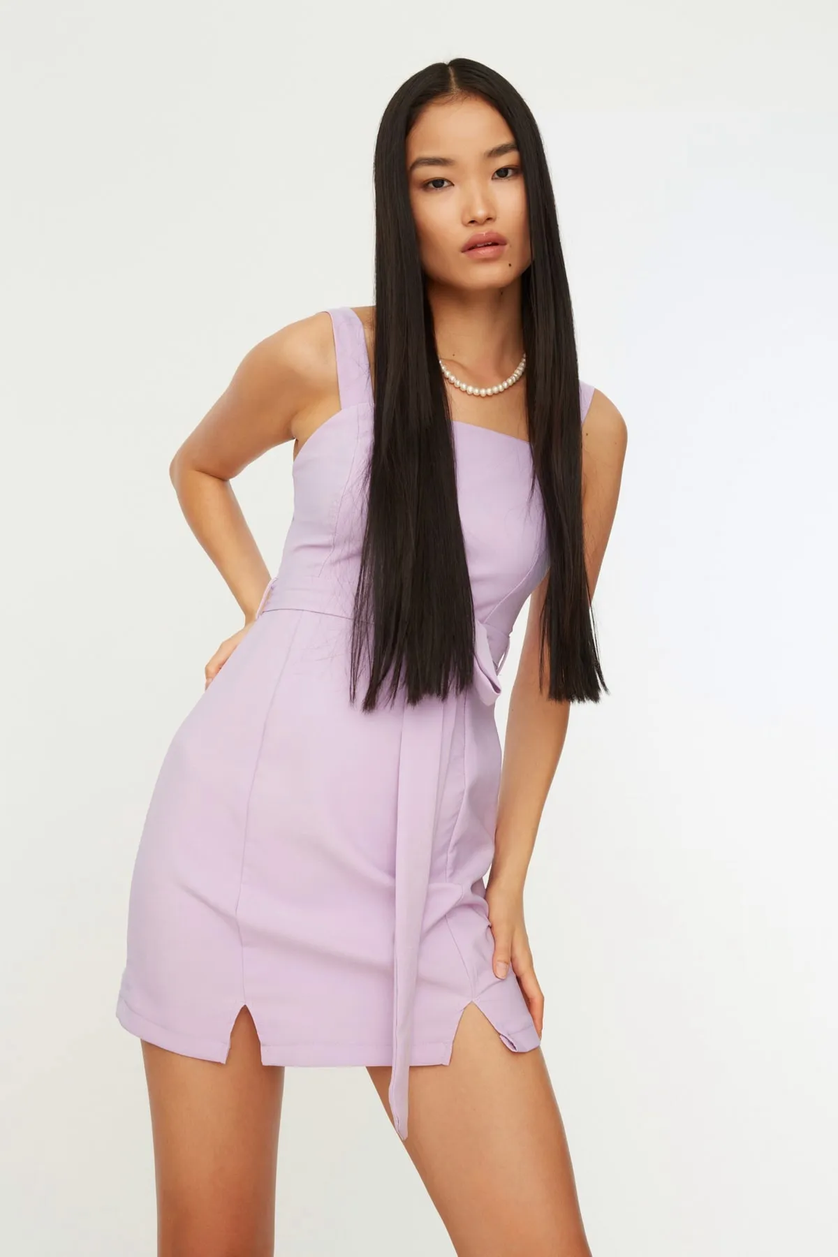 Trendyol Collection  Lilafarbenes, gewebtes Minikleid mit Schlitz und Gürtel TWOSS20EL0977