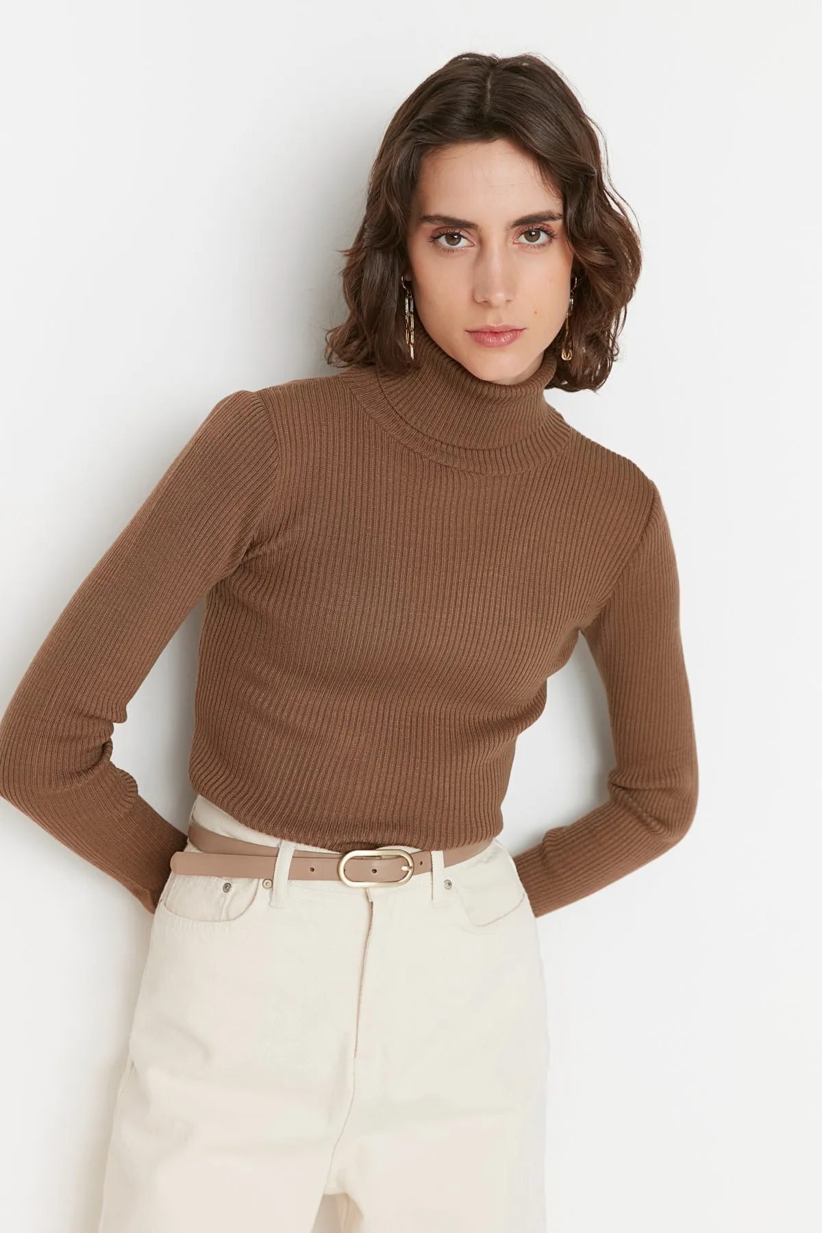 Trendyol Collection  Brauner Basic Rollkragenpullover TWOAW21KZ1279