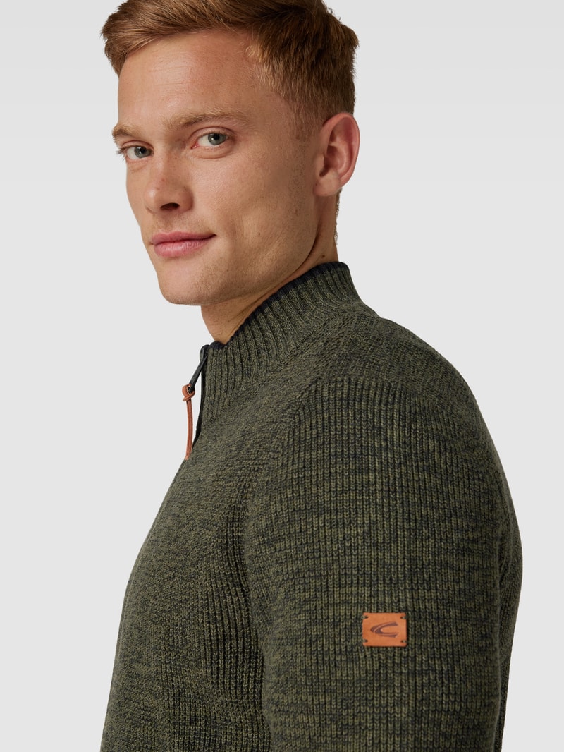 Strickjacke mit Stehkragen in khaki