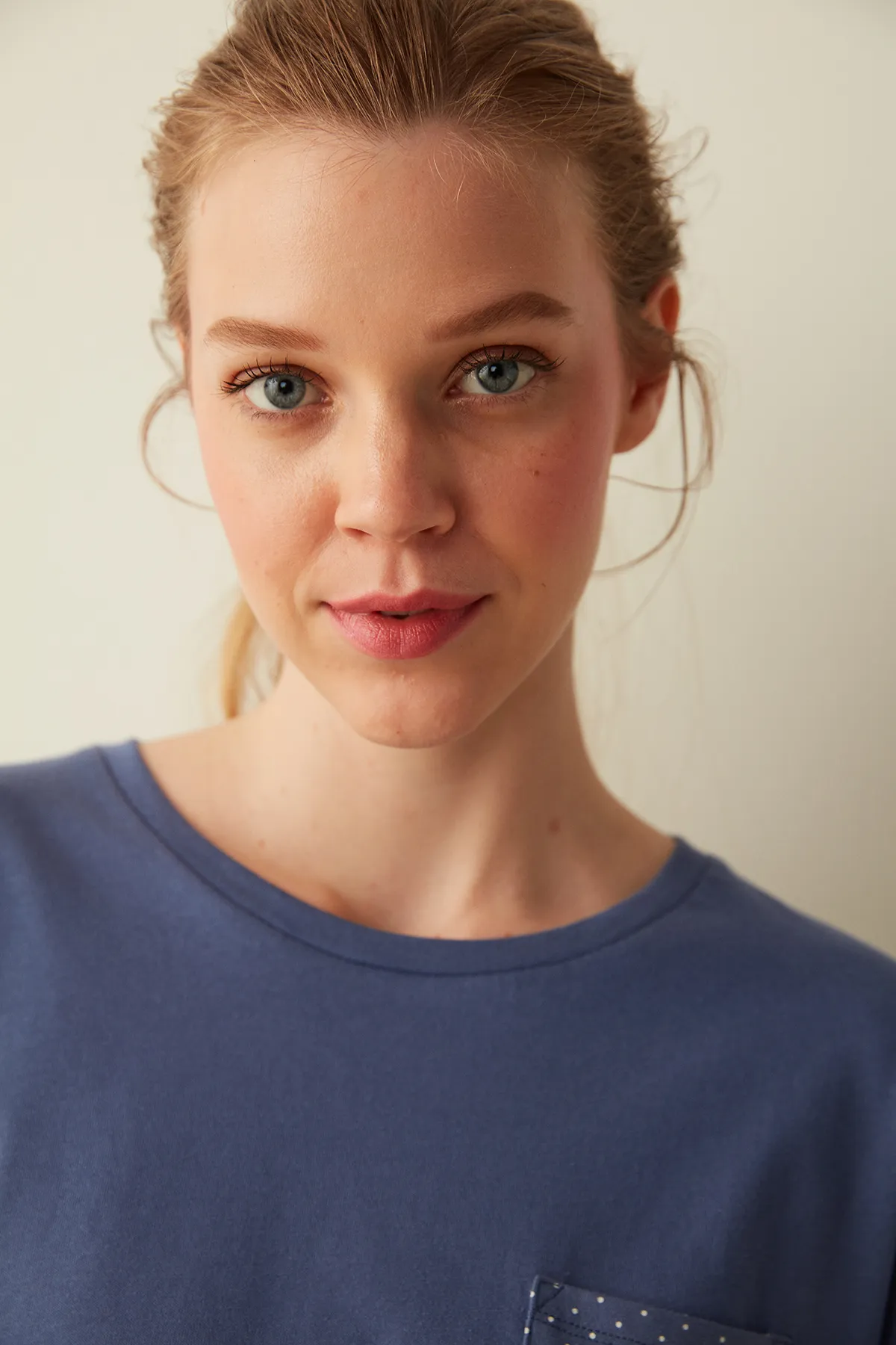 Penti  Marineblaues T-Shirt-Pyjamaoberteil mit gepunkteter Tasche